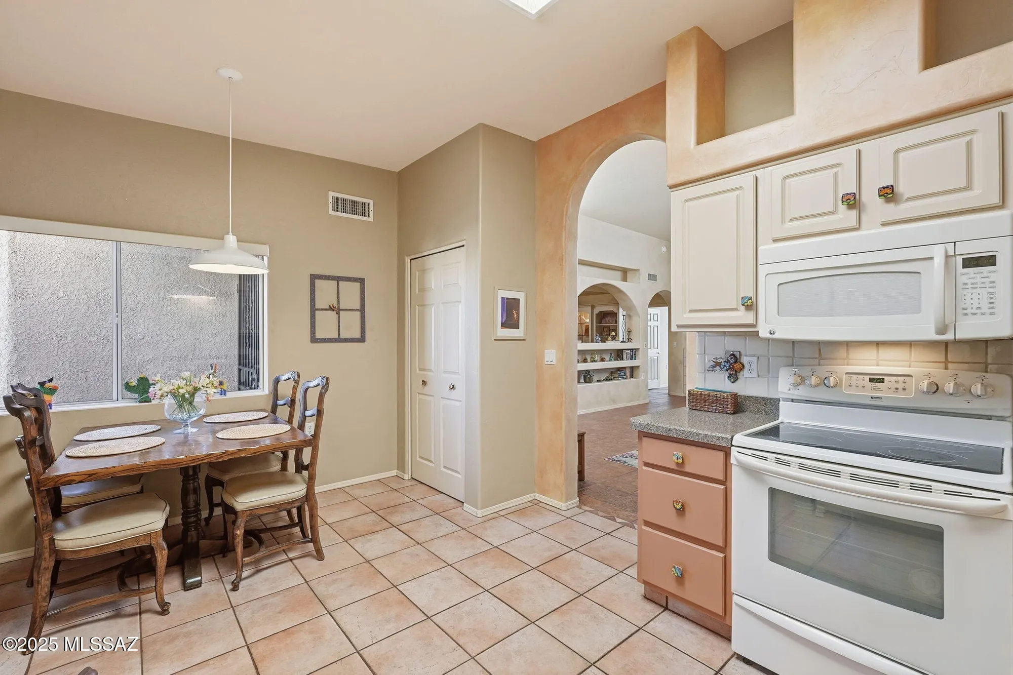 Property Slideshow image 5 of 44 | 575 w via rosaldo, Green Valley, AZ, 85614