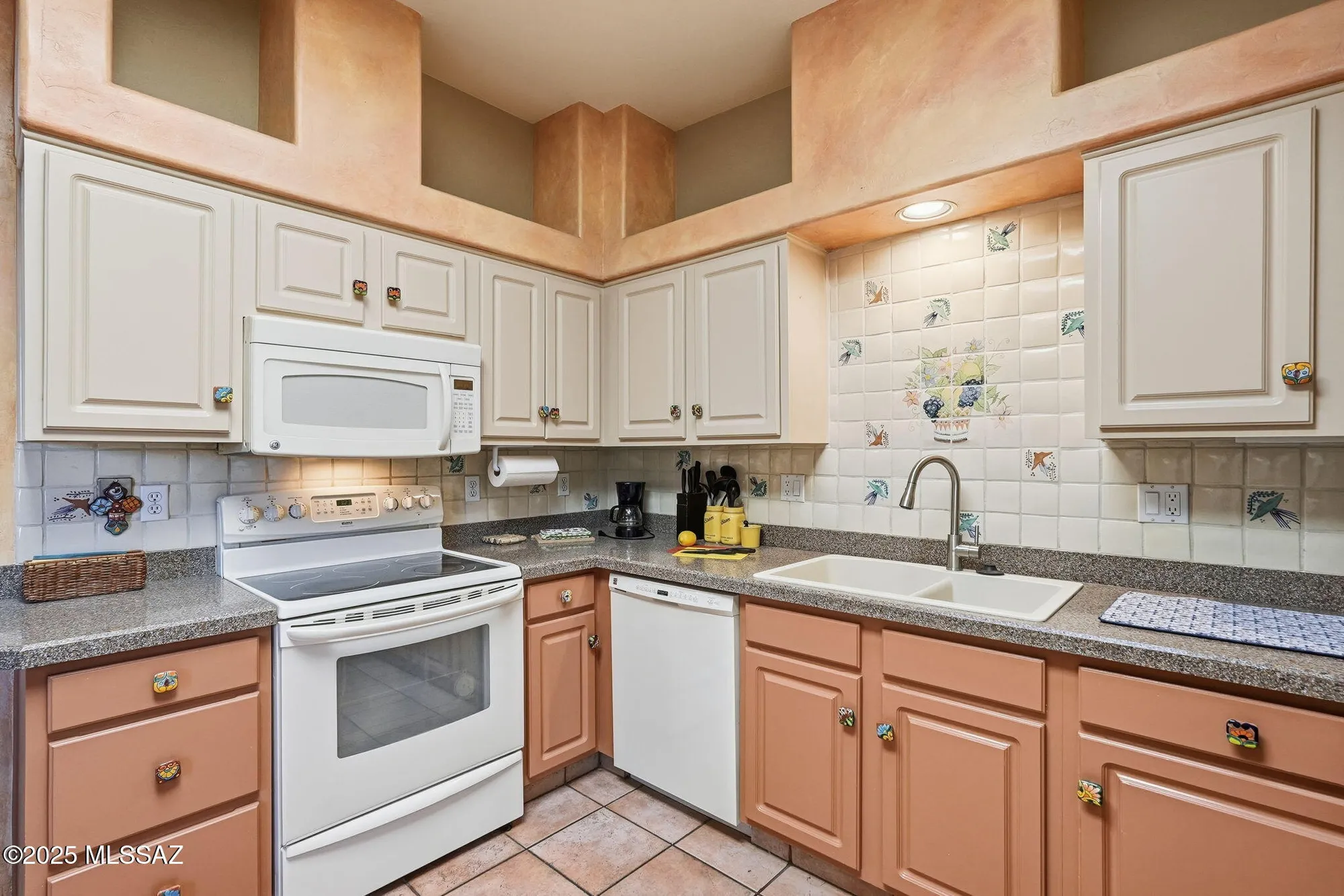 Property Slideshow image 19 of 44 | 575 w via rosaldo, Green Valley, AZ, 85614