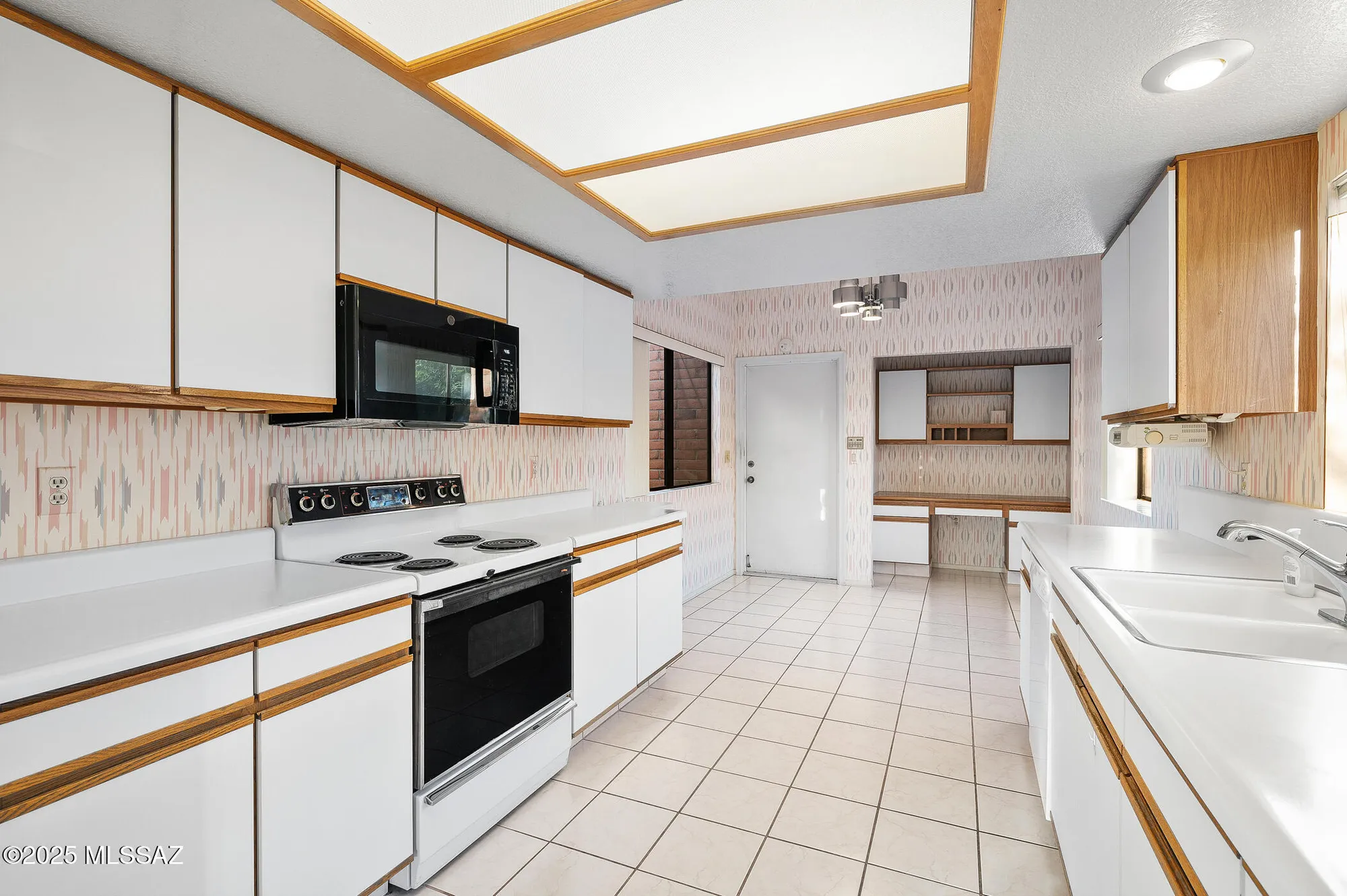 Property Slideshow image 16 of 51 | 8701 n coral ridge loop, Tucson, AZ, 85704