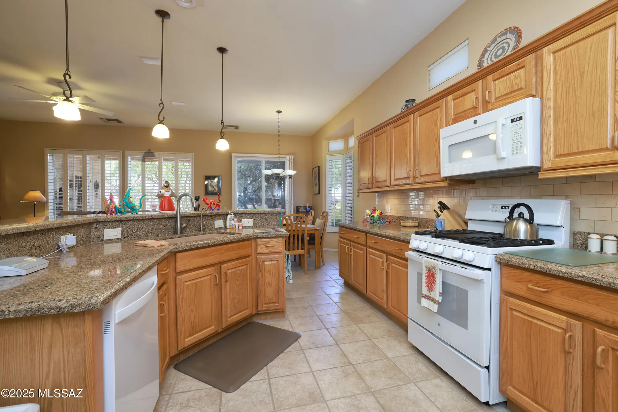 Property Slideshow image 22 of 45 | 13616 n sunset mesa dr, Marana, AZ, 85658
