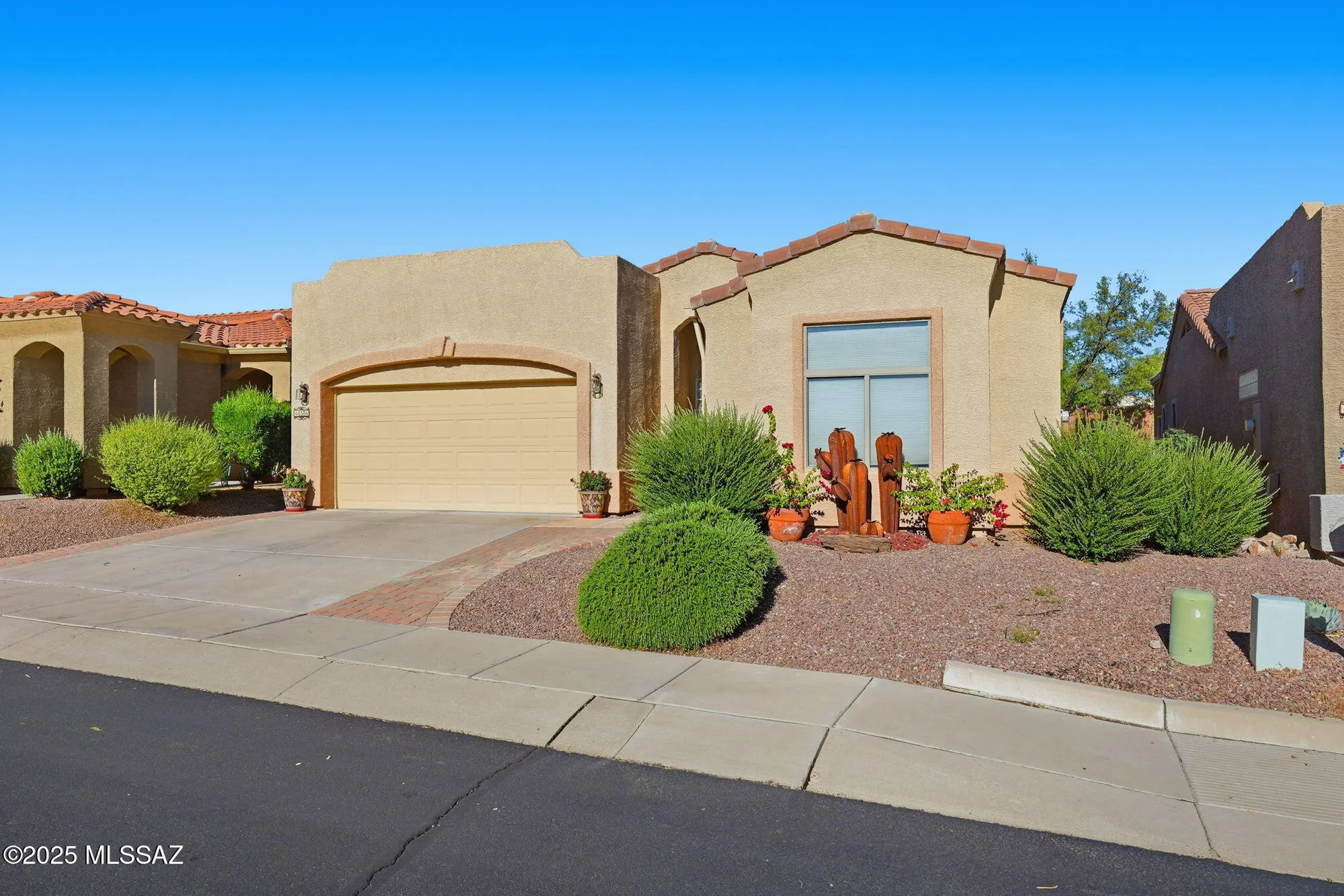 Property Slideshow image 7 of 29 | 656 w shadow wood st, Green Valley, AZ, 85614