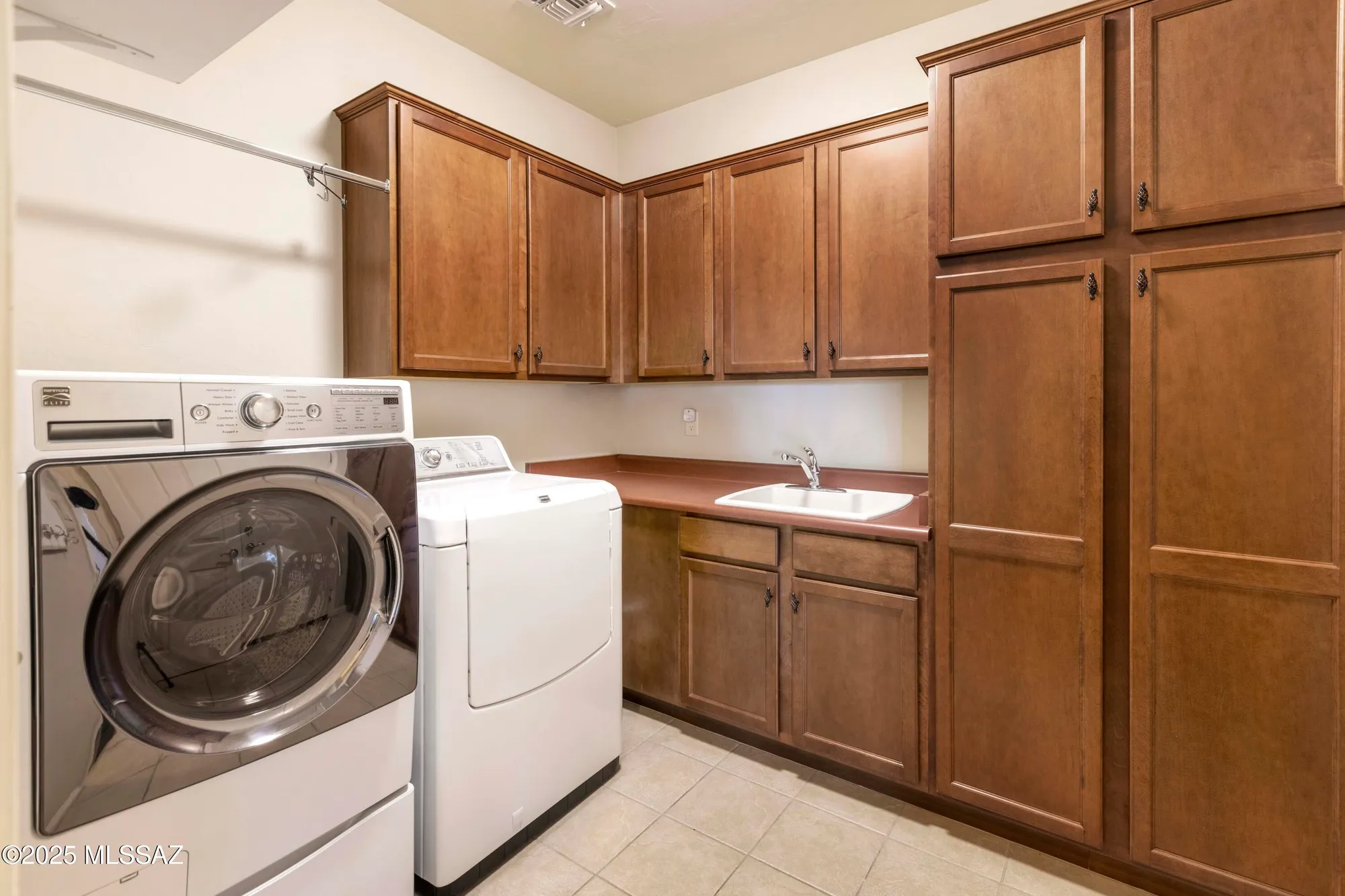 Property Slideshow image 16 of 40 | 60278 e arroyo vista dr, Oracle, AZ, 85623