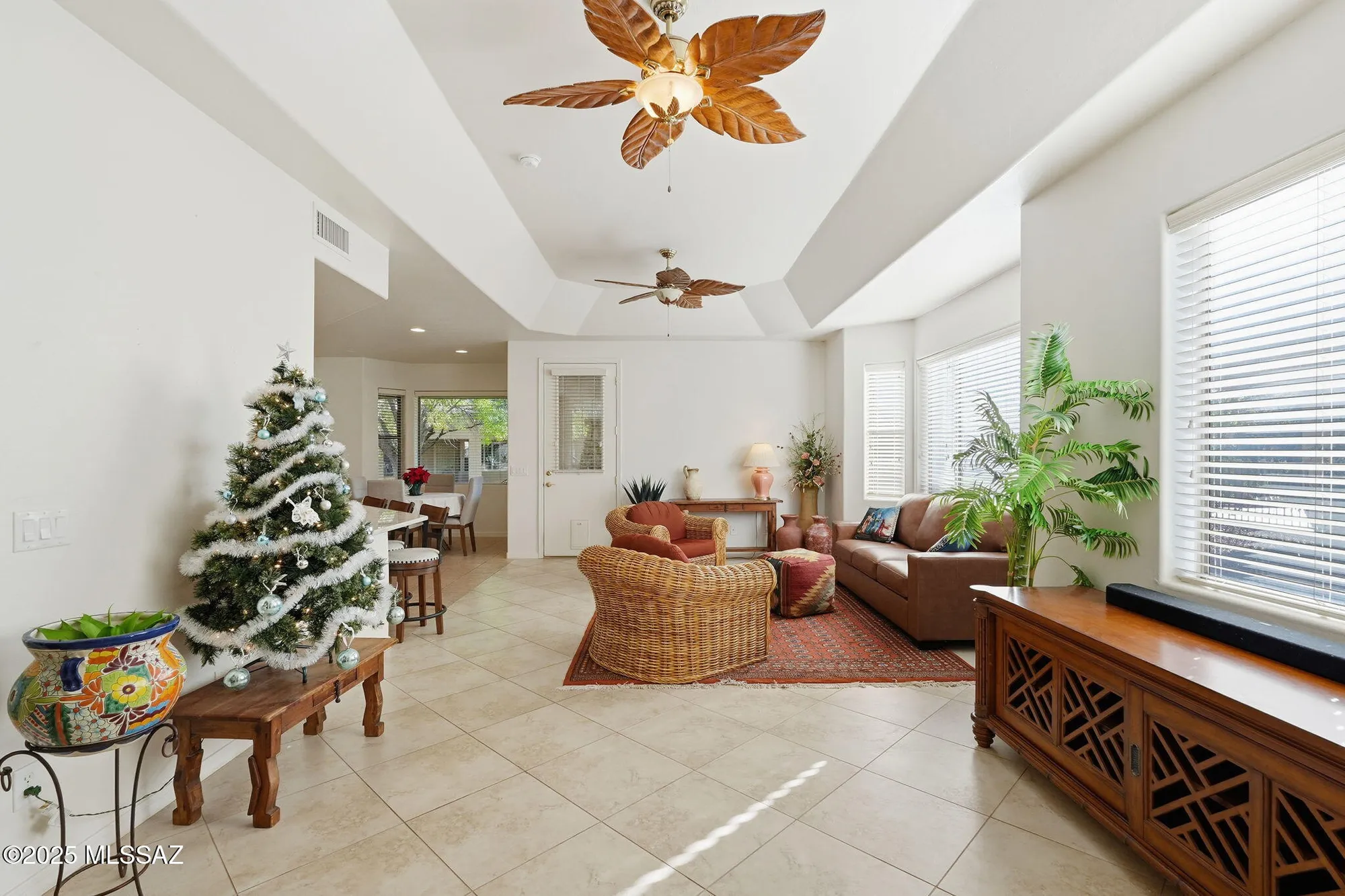 Property Slideshow image 5 of 40 | 513 w knotwood st, Green Valley, AZ, 85614