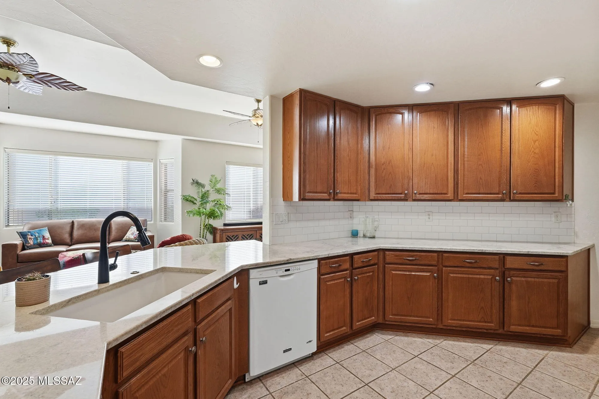Property Slideshow image 11 of 40 | 513 w knotwood st, Green Valley, AZ, 85614