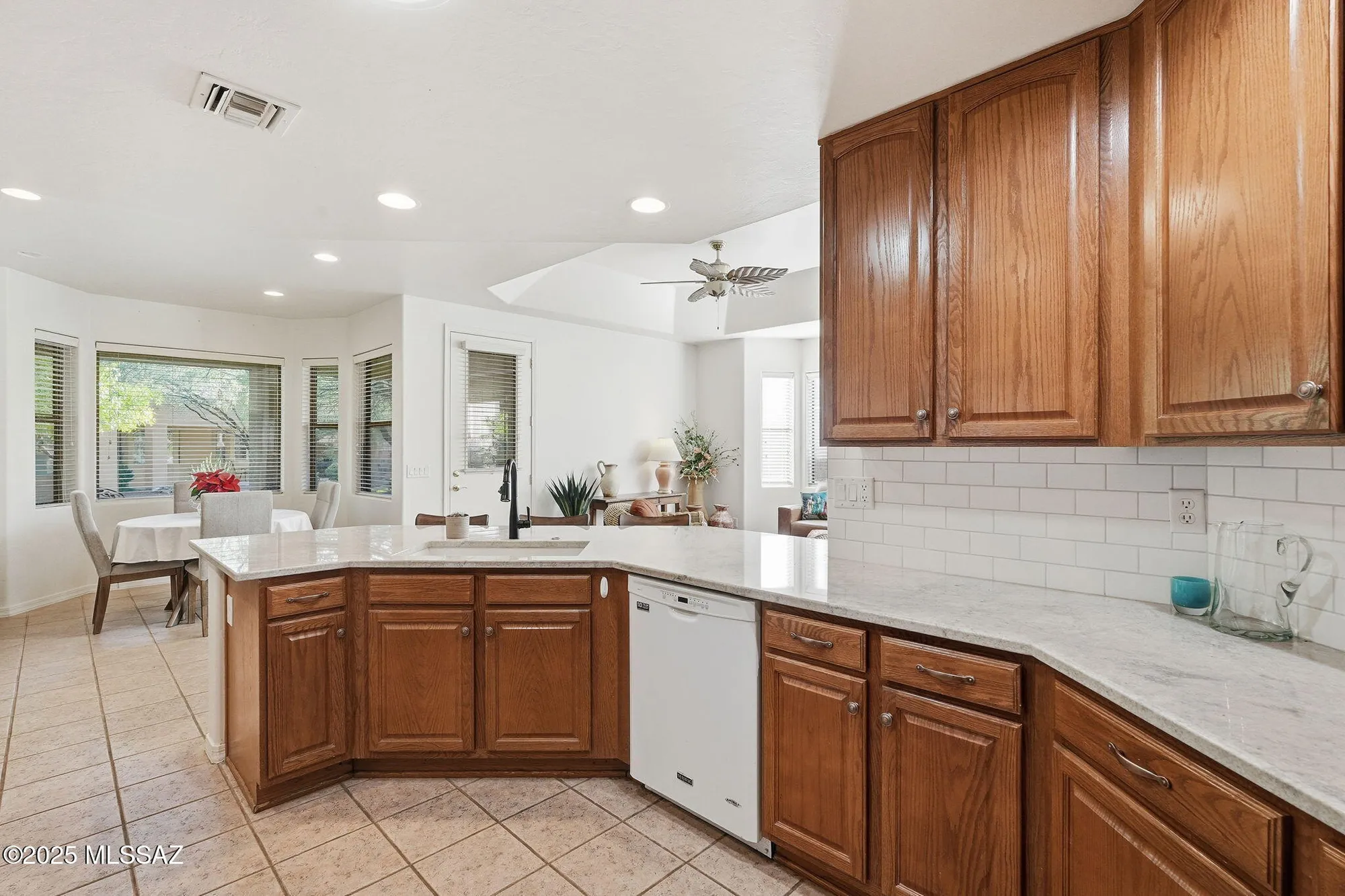 Property Slideshow image 12 of 40 | 513 w knotwood st, Green Valley, AZ, 85614