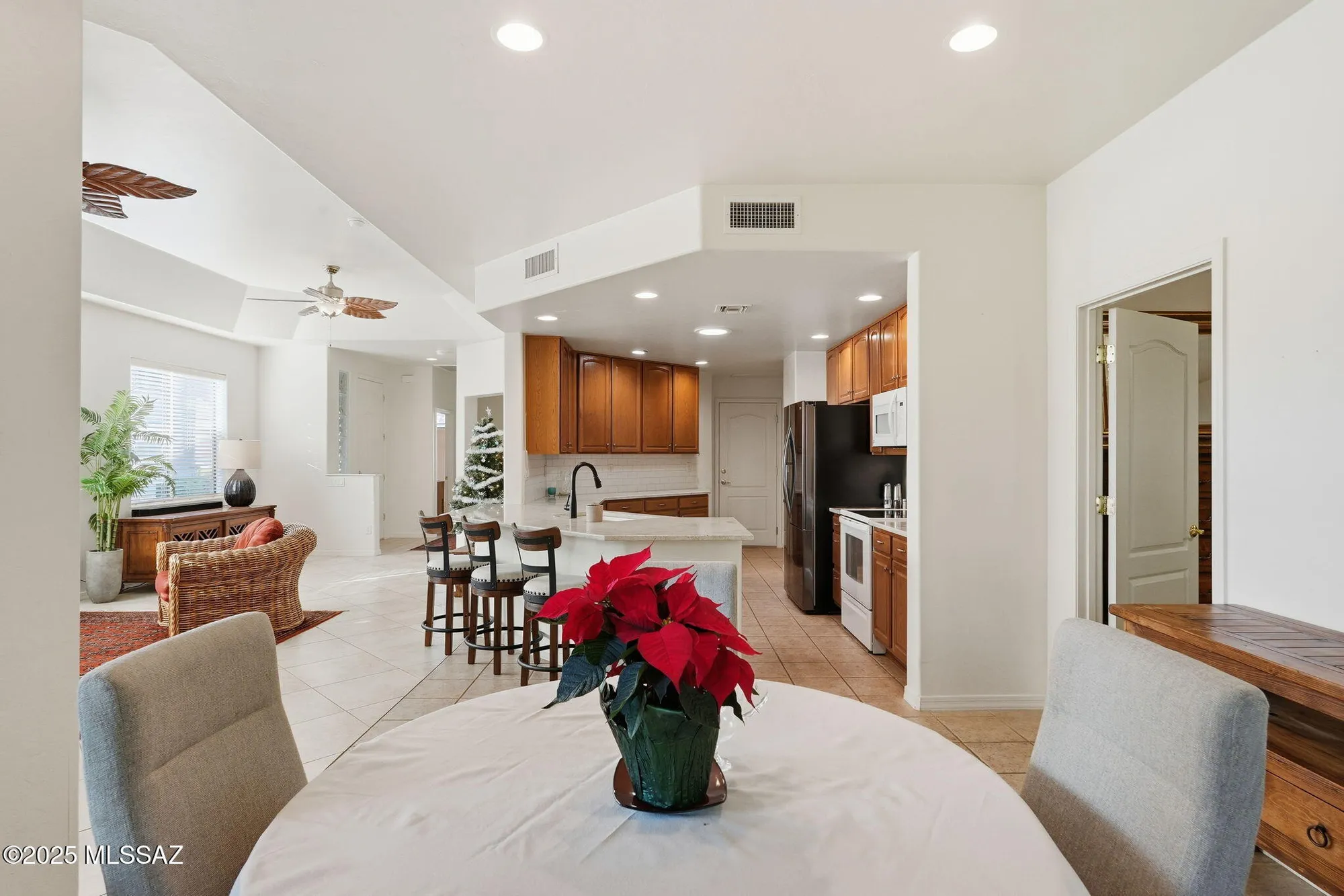 Property Slideshow image 16 of 40 | 513 w knotwood st, Green Valley, AZ, 85614