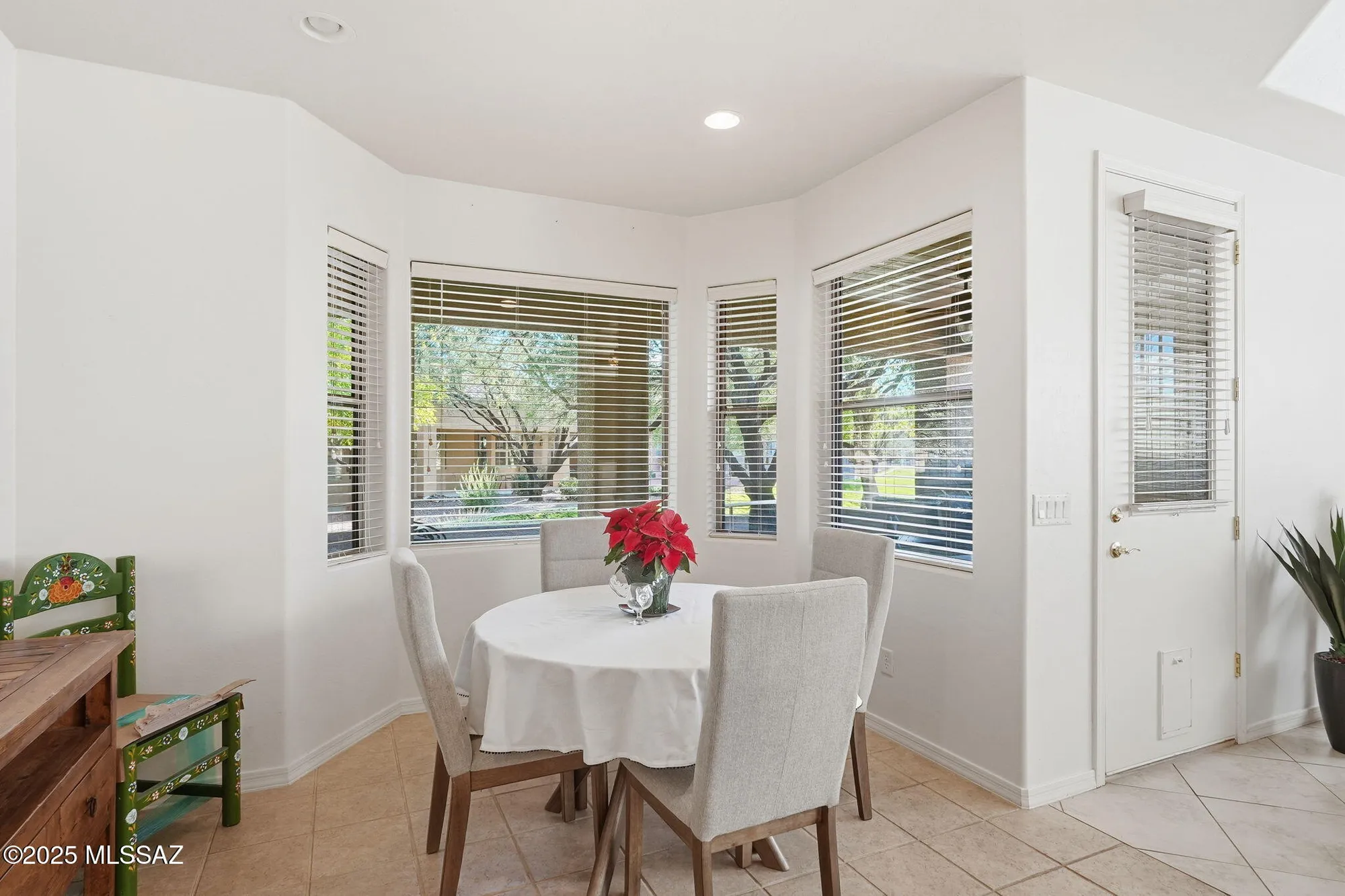 Property Slideshow image 15 of 40 | 513 w knotwood st, Green Valley, AZ, 85614