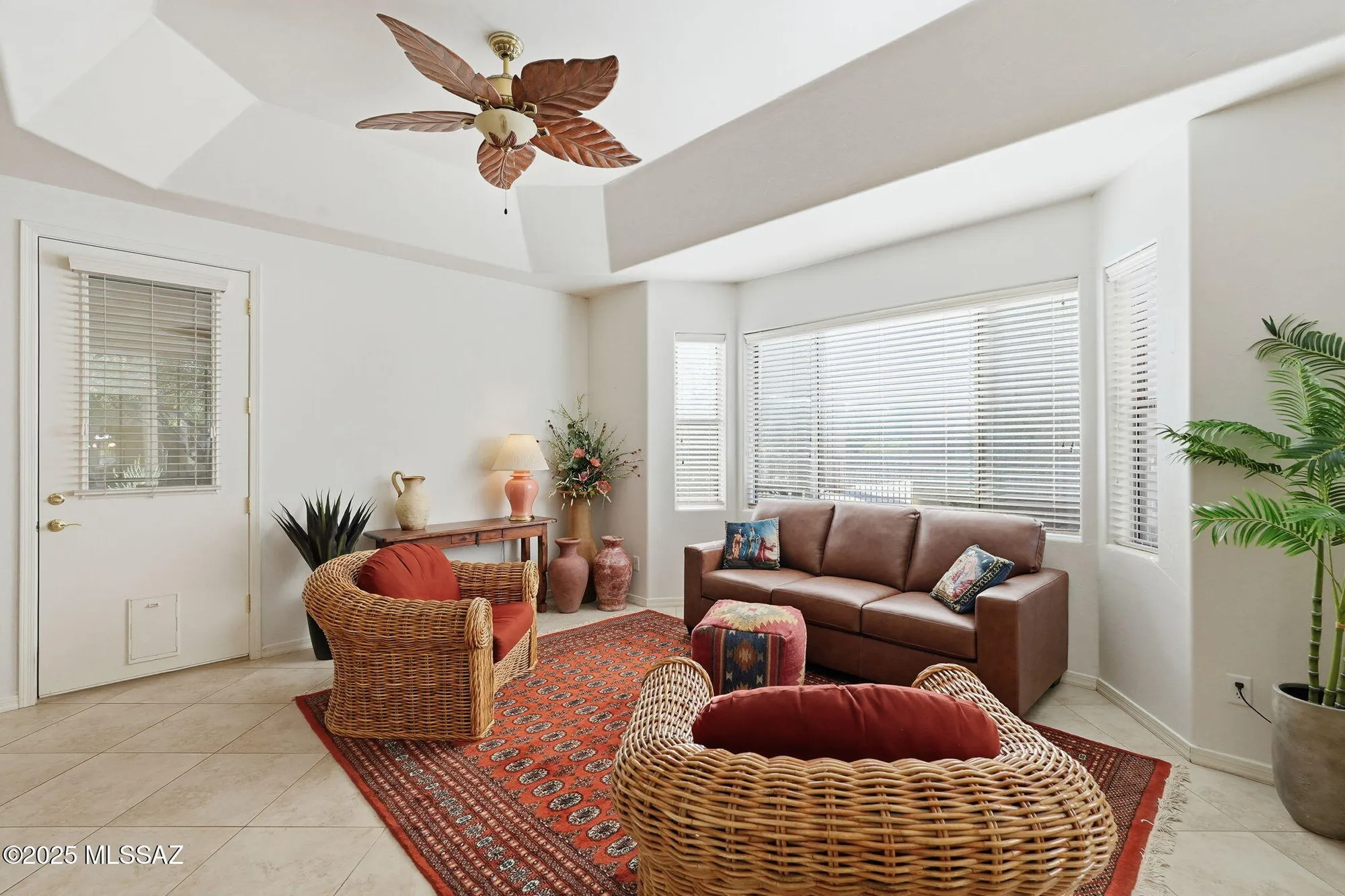 Property Slideshow image 7 of 40 | 513 w knotwood st, Green Valley, AZ, 85614