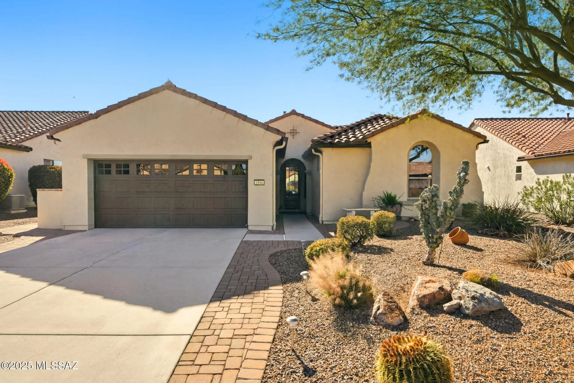Property Slideshow image 1 of 42 | 2196 e thunderchief dr, Green Valley, AZ, 85614