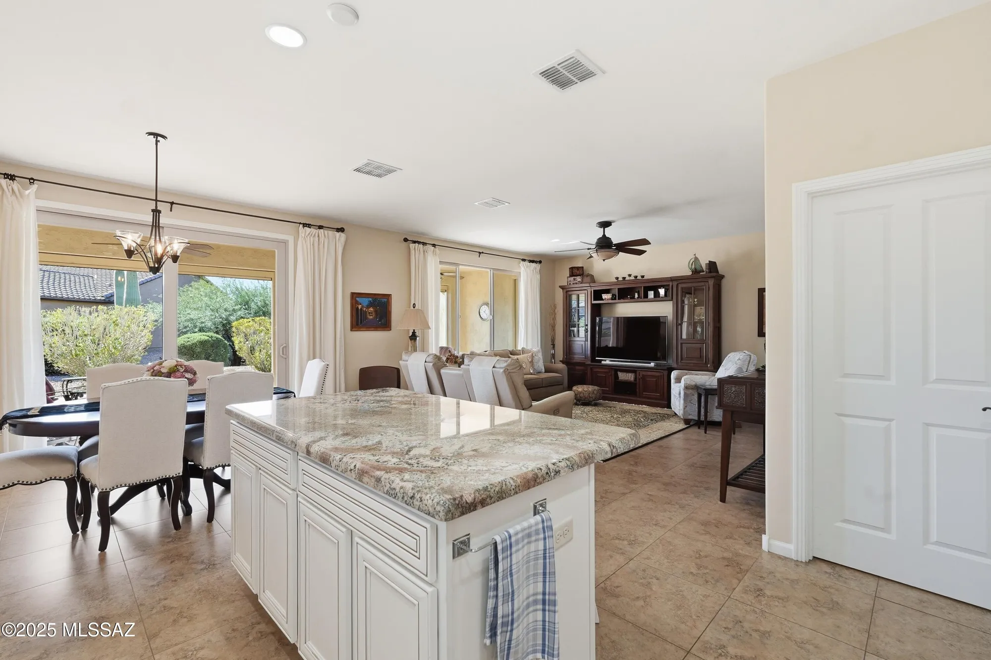 Property Slideshow image 13 of 42 | 2196 e thunderchief dr, Green Valley, AZ, 85614
