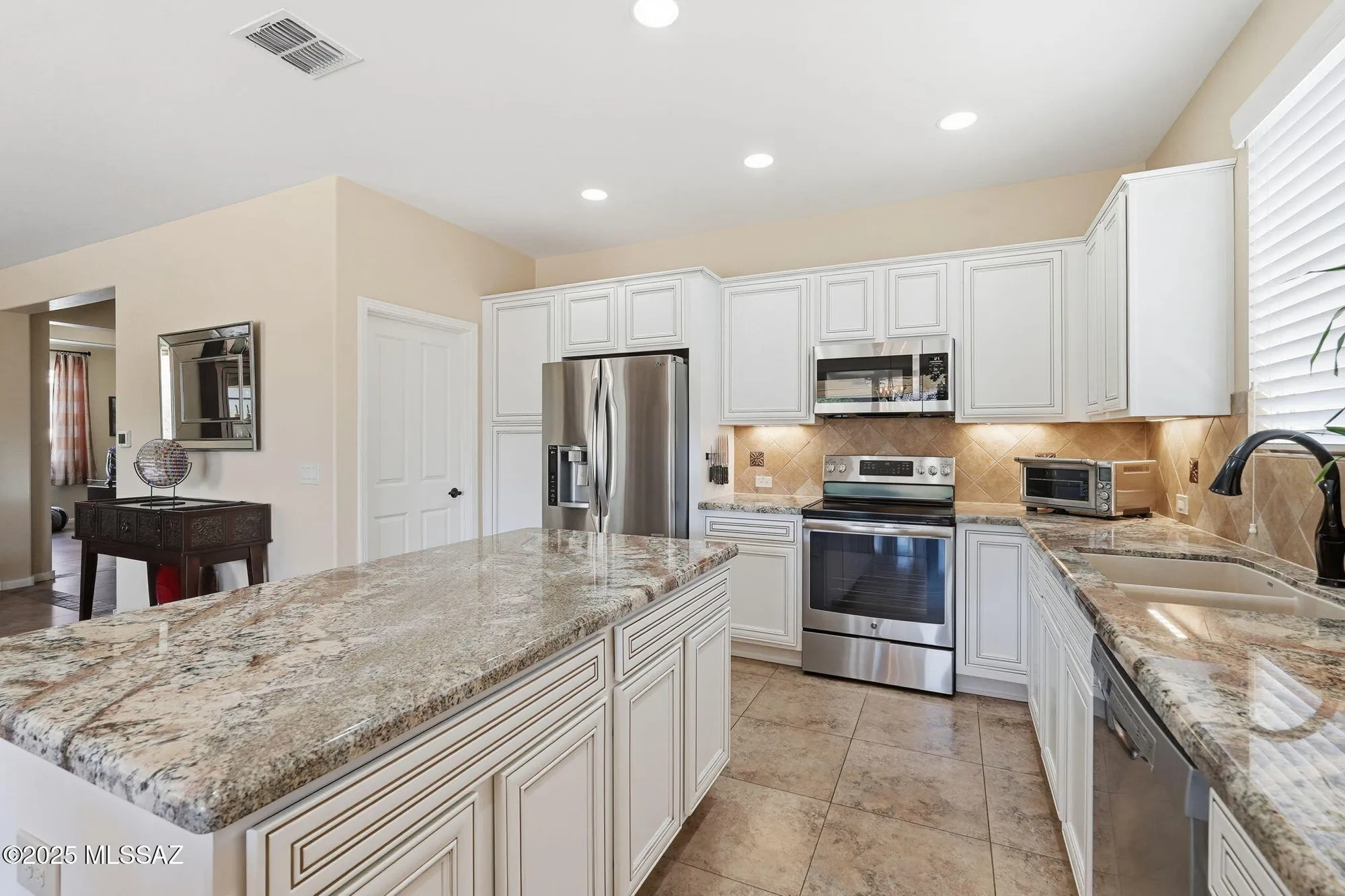 Property Slideshow image 14 of 42 | 2196 e thunderchief dr, Green Valley, AZ, 85614