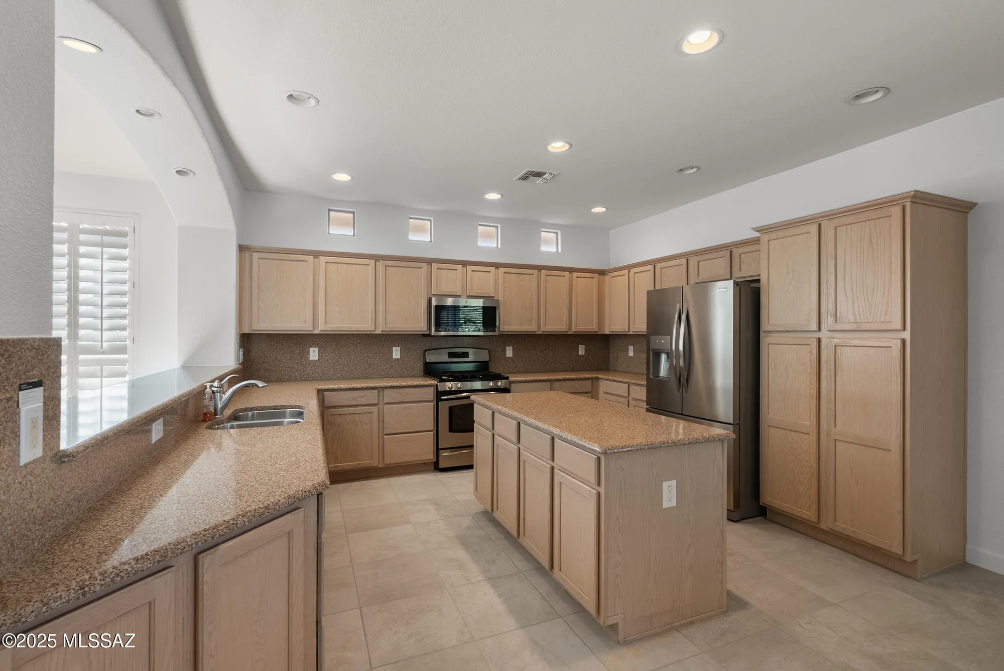 Property Slideshow image 4 of 42 | 700 n pebbles ridge dr, Green Valley, AZ, 85614