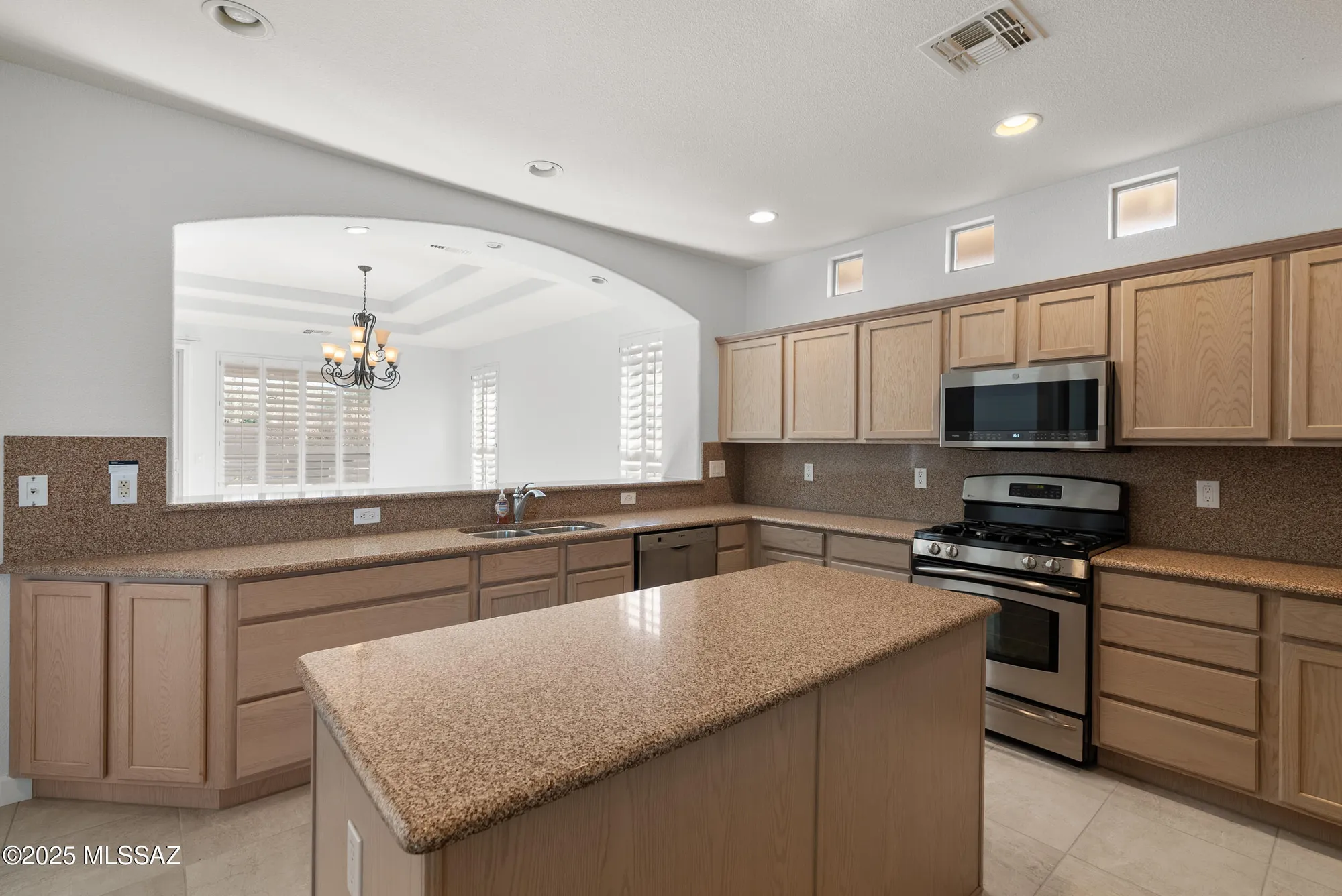 Property Slideshow image 17 of 42 | 700 n pebbles ridge dr, Green Valley, AZ, 85614