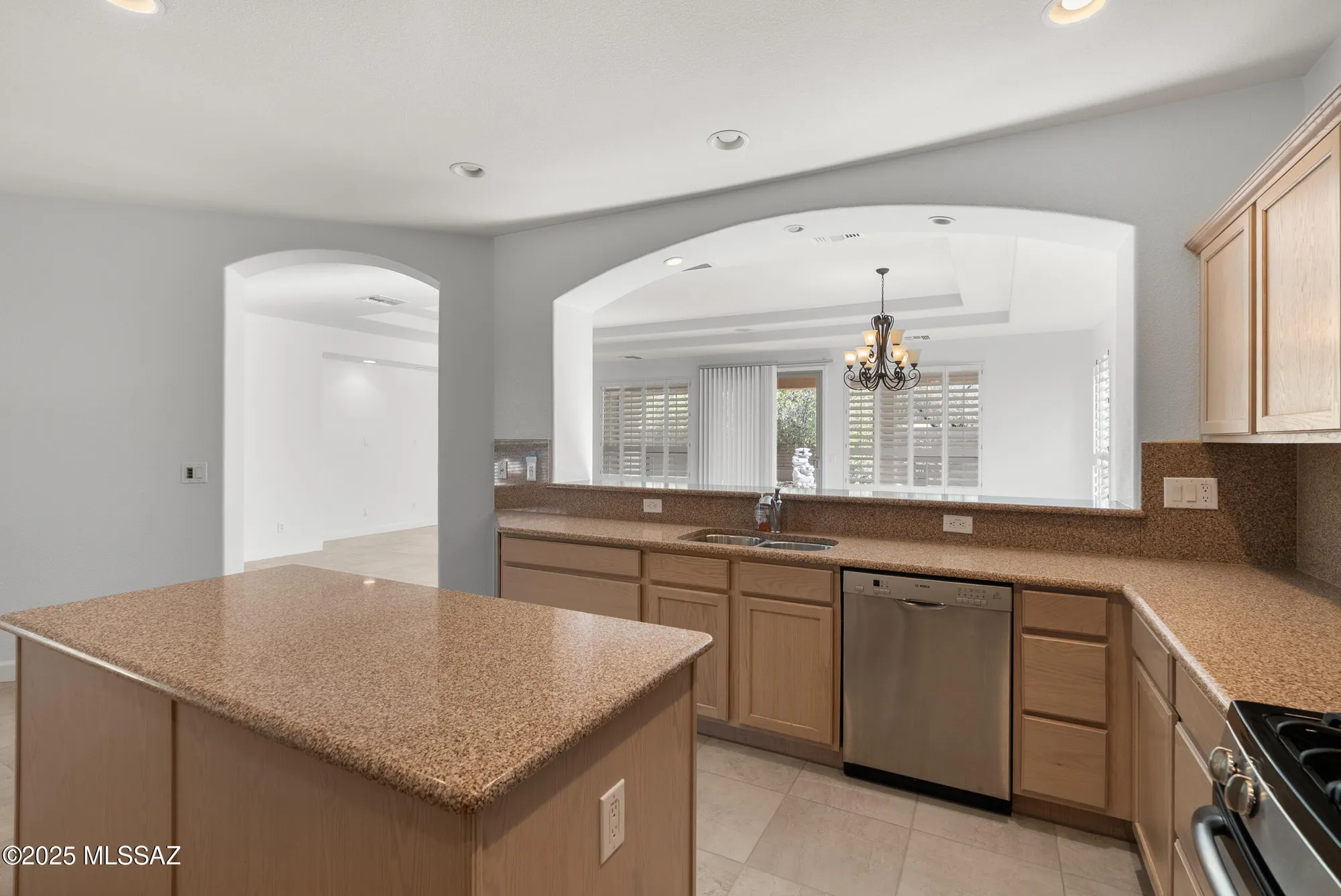 Property Slideshow image 5 of 42 | 700 n pebbles ridge dr, Green Valley, AZ, 85614