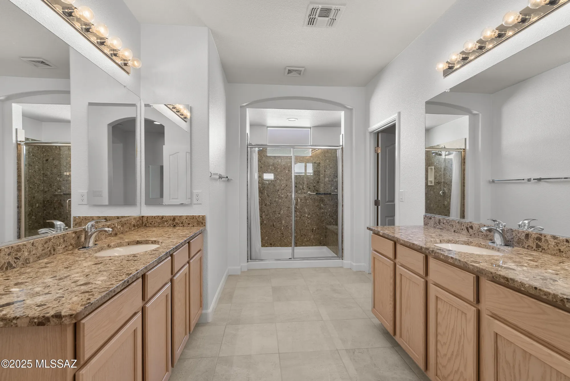 Property Slideshow image 8 of 42 | 700 n pebbles ridge dr, Green Valley, AZ, 85614