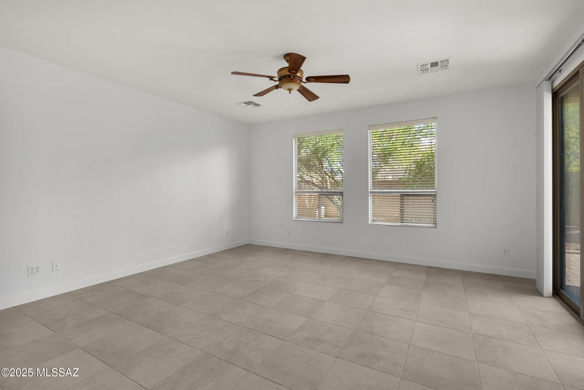 Property Slideshow image 7 of 42 | 700 n pebbles ridge dr, Green Valley, AZ, 85614