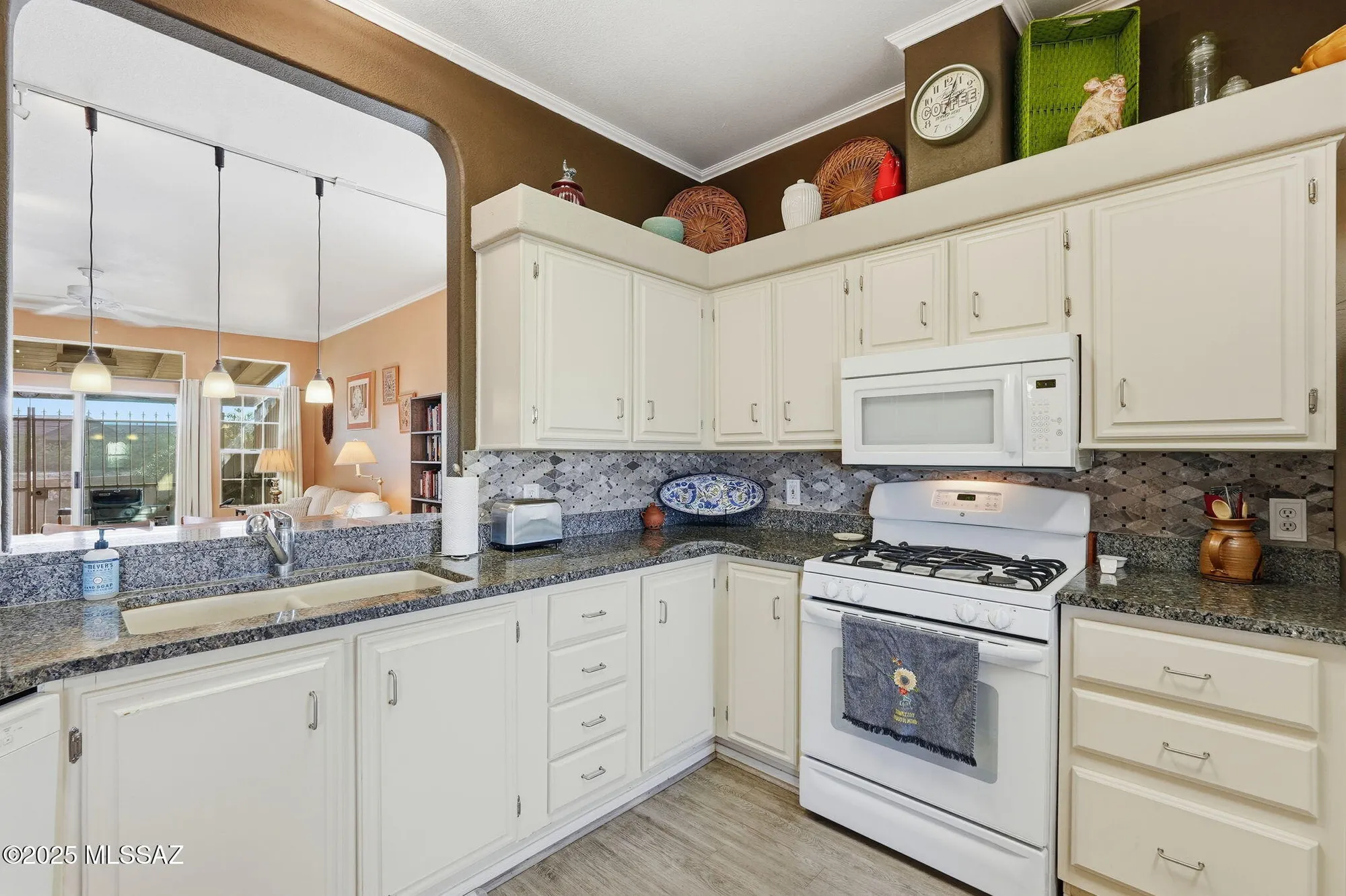 Property Slideshow image 6 of 25 | 567 w parkwood ct, Green Valley, AZ, 85614