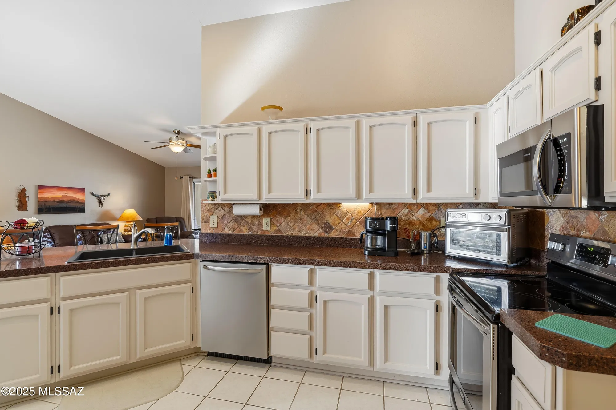 Property Slideshow image 15 of 46 | 38080 s elbow bend dr, Saddlebrooke, AZ, 85739