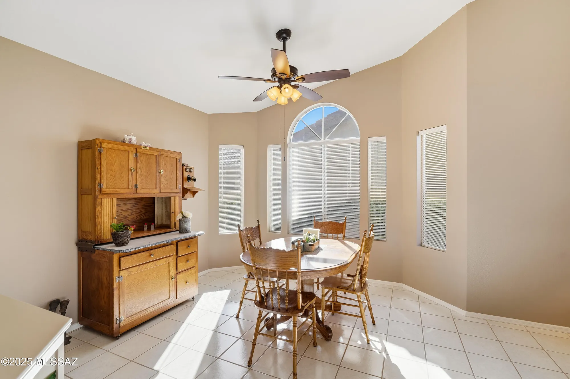 Property Slideshow image 16 of 46 | 38080 s elbow bend dr, Saddlebrooke, AZ, 85739