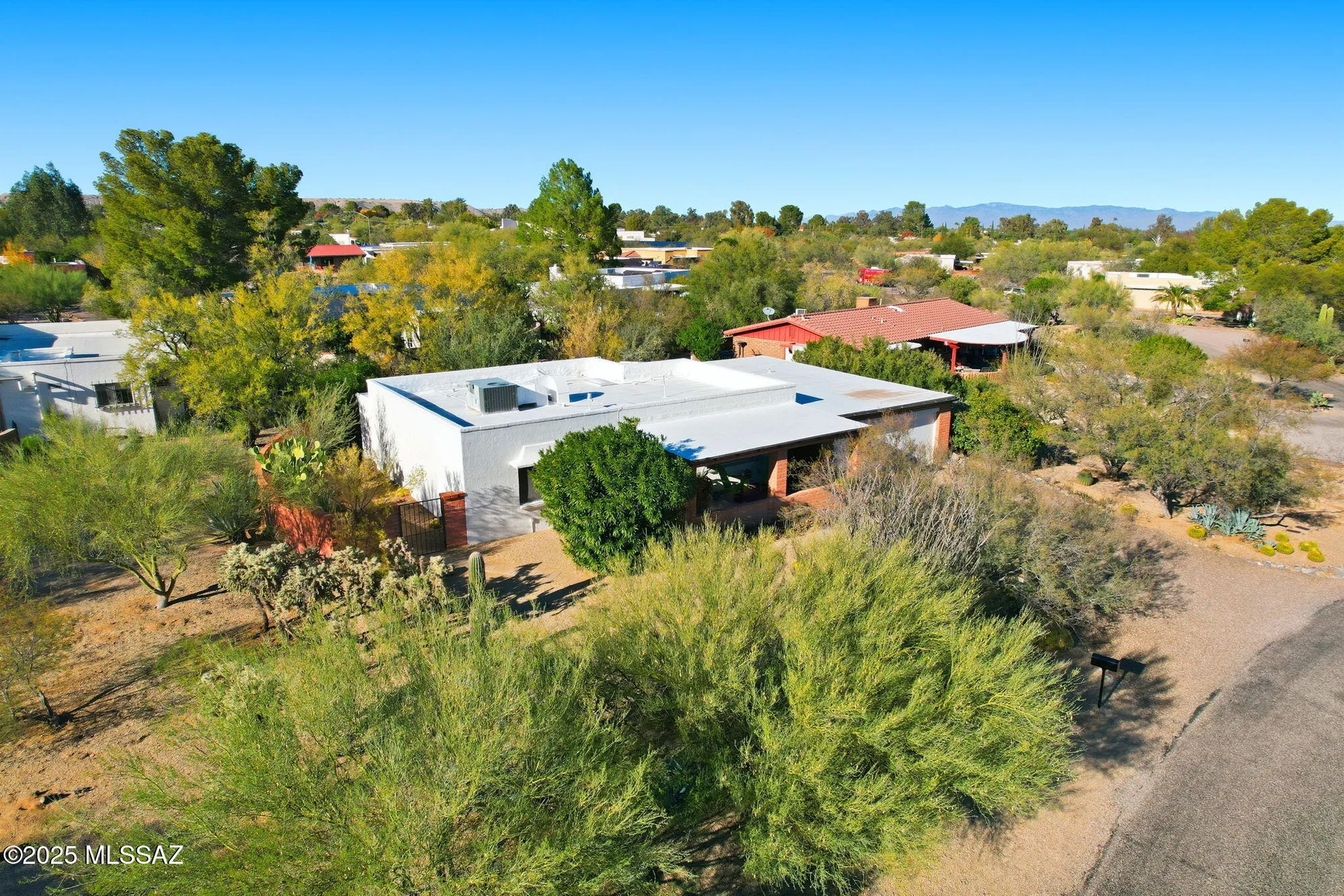 Property Slideshow image 3 of 37 | 656 s paseo de amigos, Green Valley, AZ, 85614