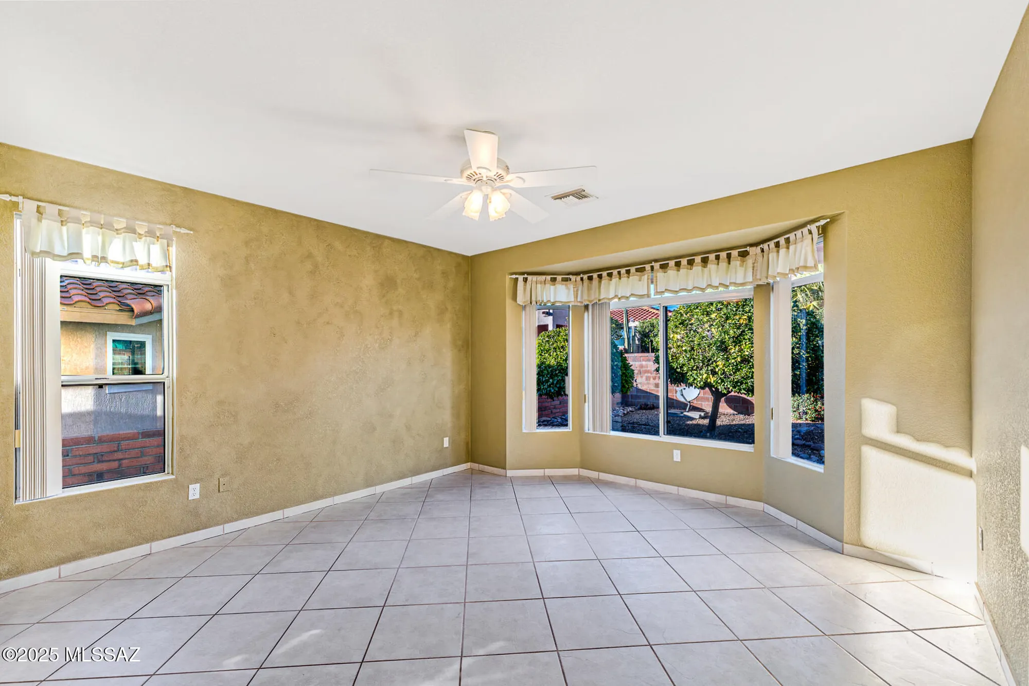 Property Slideshow image 19 of 34 | 1329 e royal ridge dr, Oro Valley, AZ, 85755