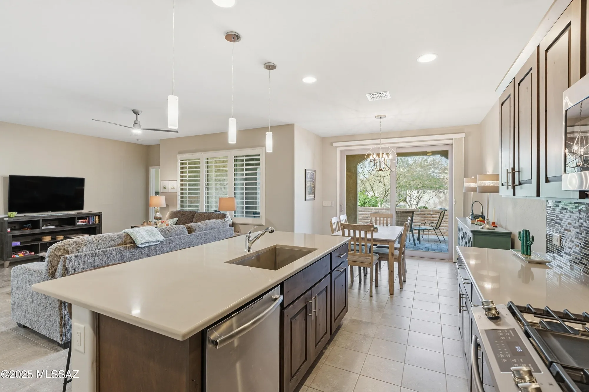 Property Slideshow image 18 of 50 | 1701 e sage thrasher dr, Green Valley, AZ, 85614