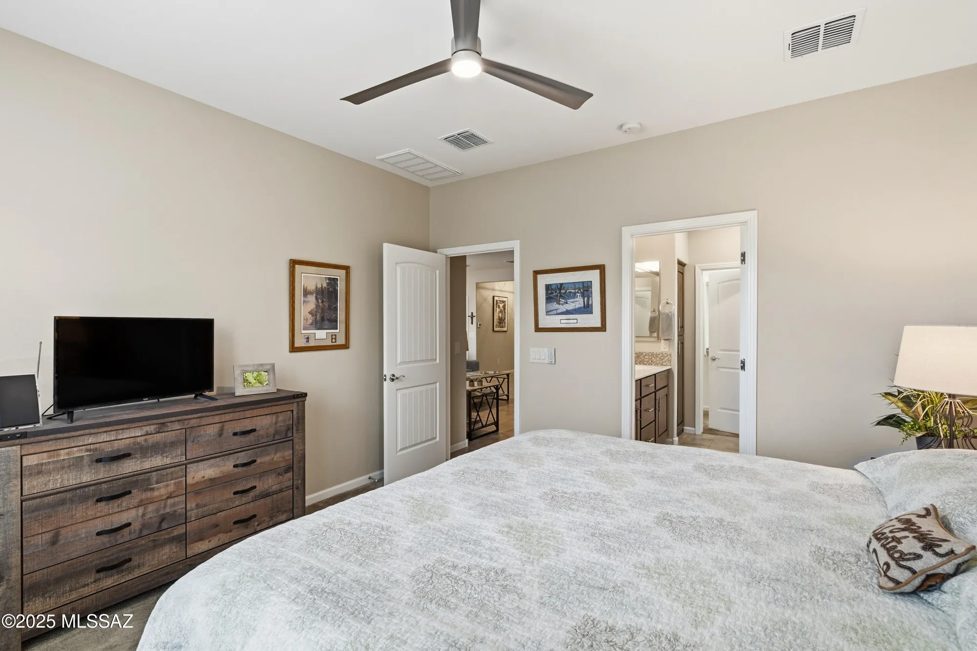 Property Slideshow image 27 of 50 | 1701 e sage thrasher dr, Green Valley, AZ, 85614