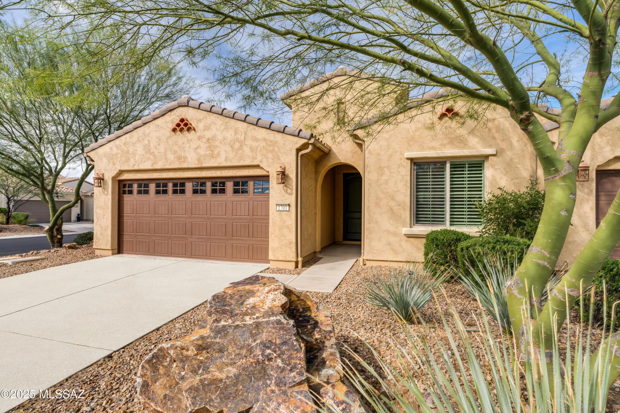 Property Slideshow image 4 of 50 | 1701 e sage thrasher dr, Green Valley, AZ, 85614