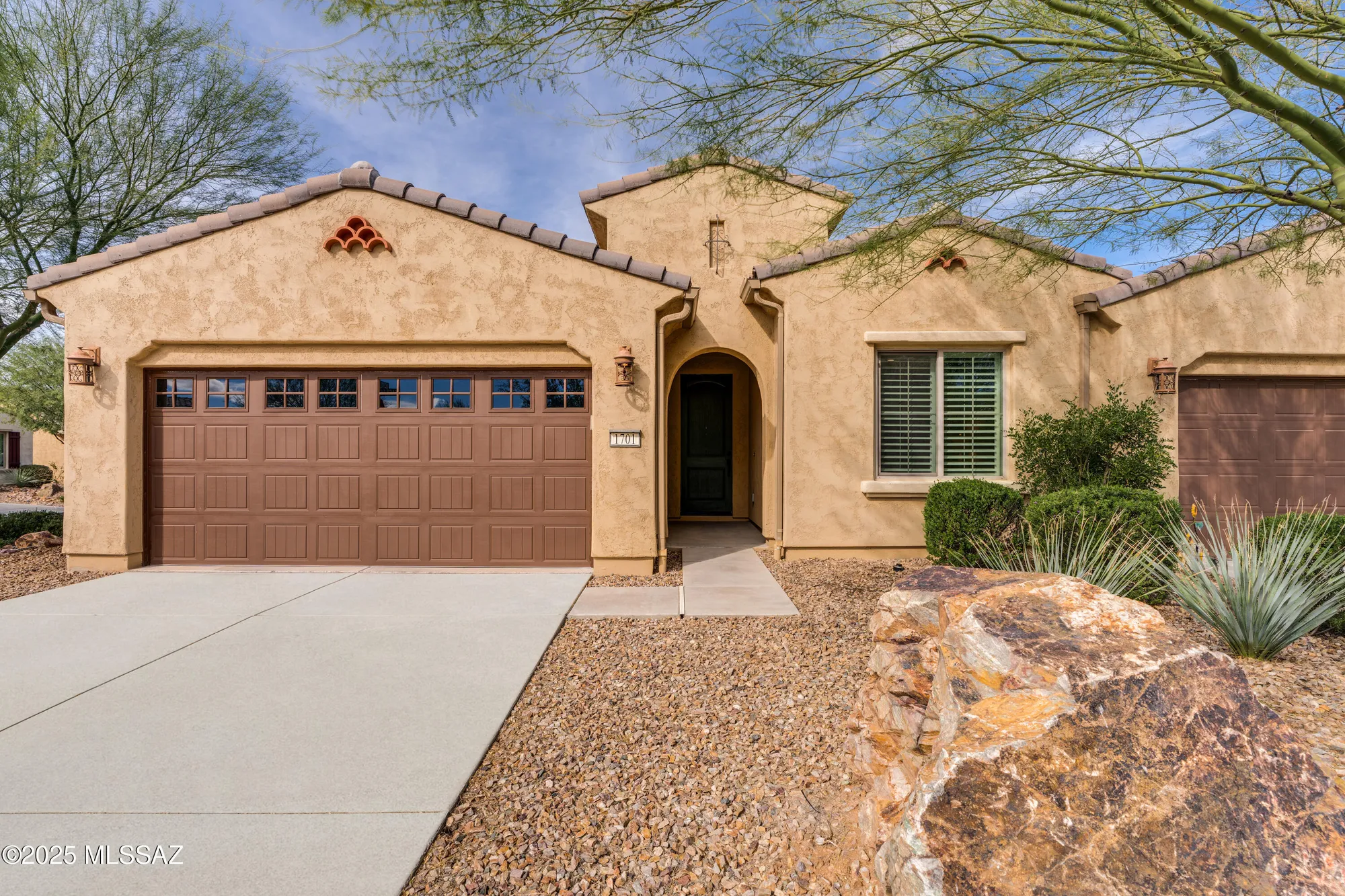 Property Slideshow image 2 of 50 | 1701 e sage thrasher dr, Green Valley, AZ, 85614