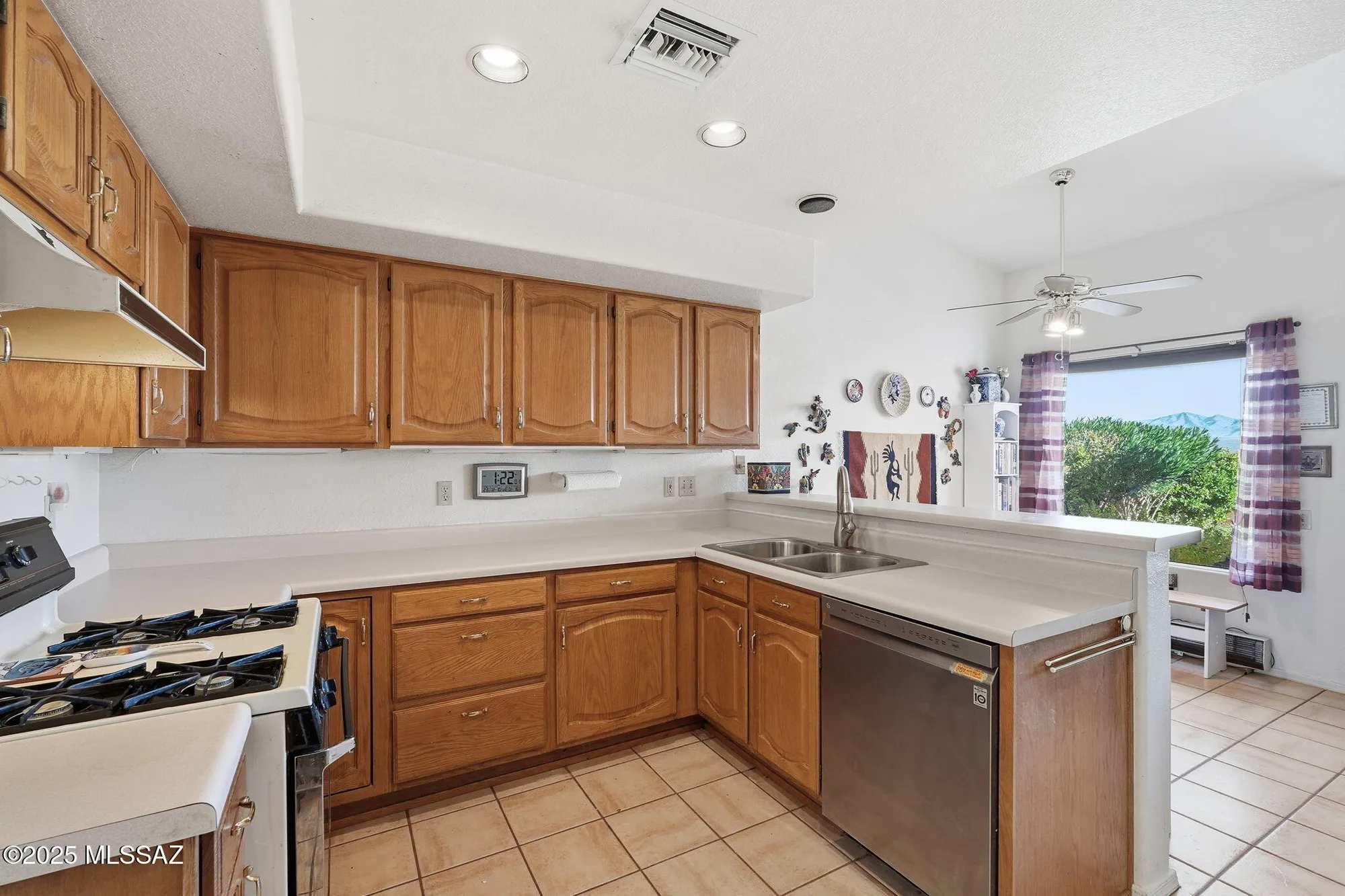 Property Slideshow image 16 of 41 | 4161 s westcotta dr, Green Valley, AZ, 85622