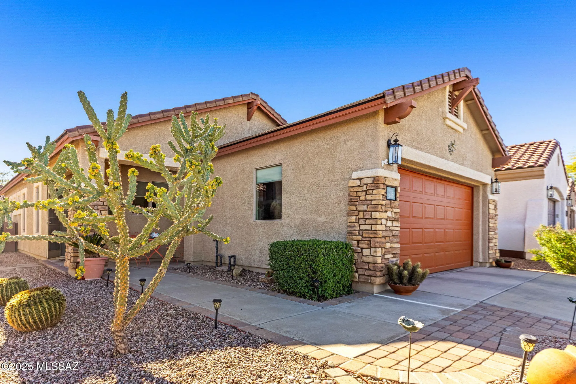 Property Slideshow image 2 of 43 | 347 w calle del estribo, Sahuarita, AZ, 85629