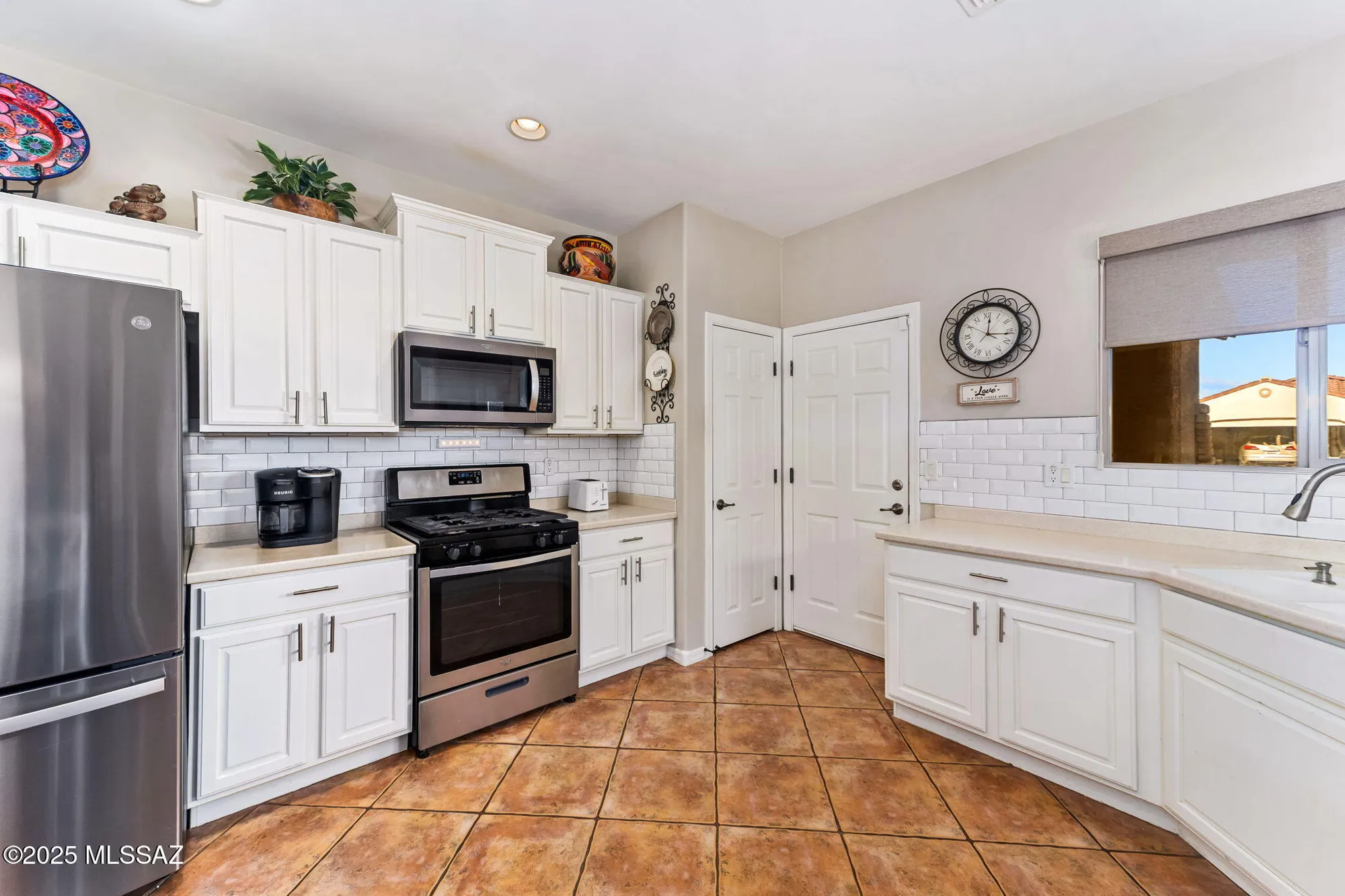 Property Slideshow image 8 of 43 | 347 w calle del estribo, Sahuarita, AZ, 85629