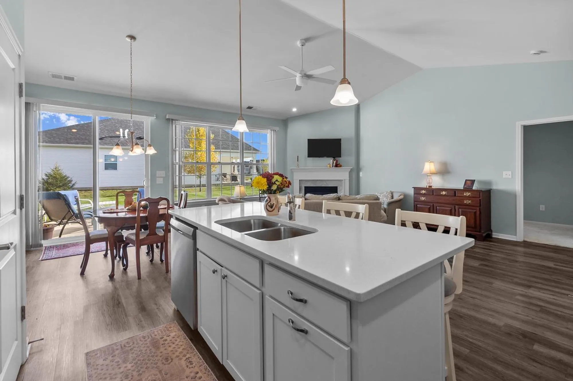 Property Slideshow image 10 of 34 | 415 cadence cir, Lake Geneva, WI, 53147