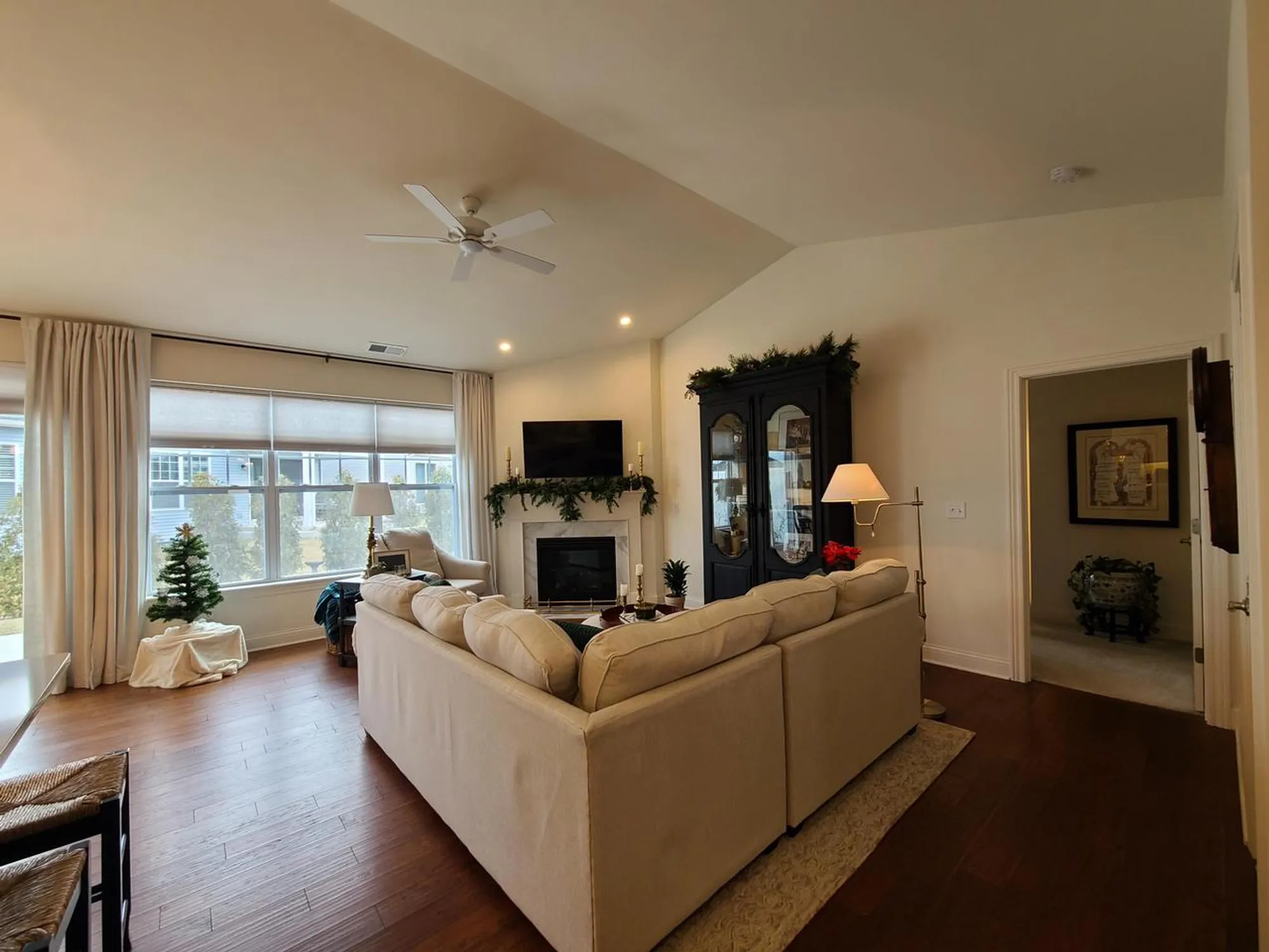 Property Slideshow image 12 of 30 | 609 cadence cir, Lake Geneva, WI, 53147