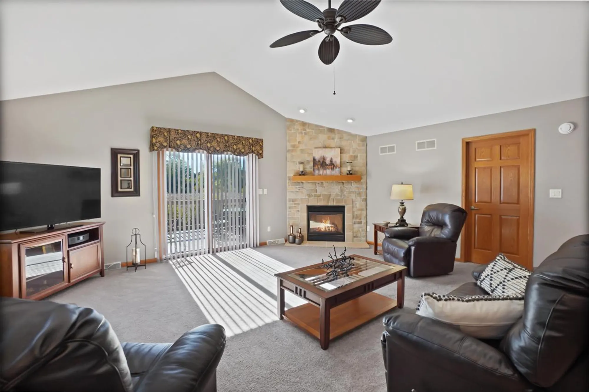 Property Slideshow image 4 of 30 | w243n2280 deer park dr a, Pewaukee, WI, 53072