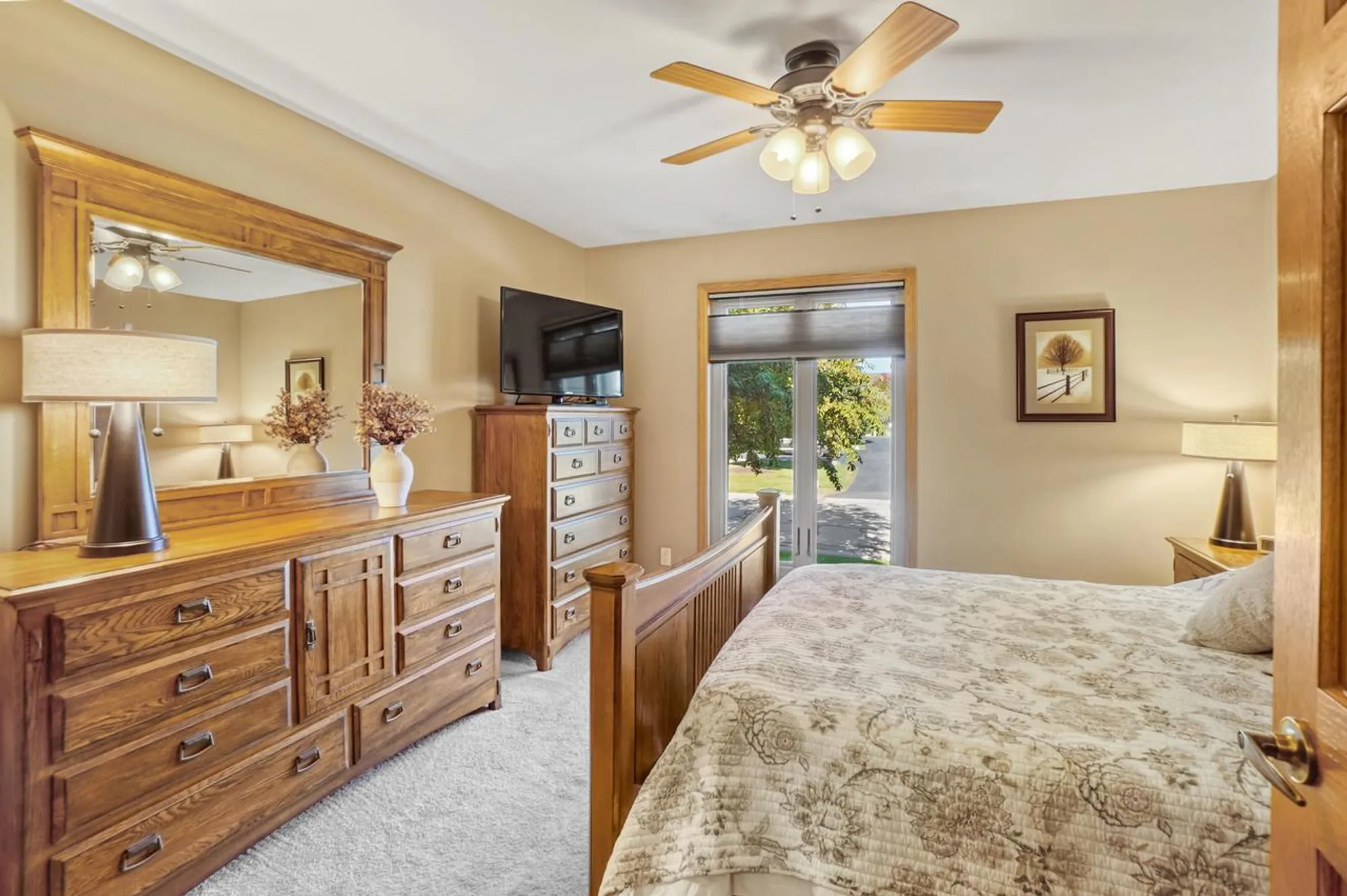 Property Slideshow image 15 of 30 | w243n2280 deer park dr a, Pewaukee, WI, 53072