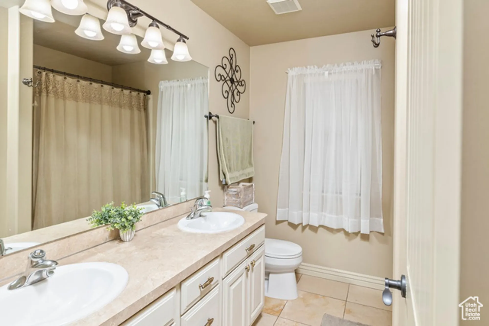 Property Slideshow image 9 of 11 | 955 w 720, Tremonton, UT, 84337