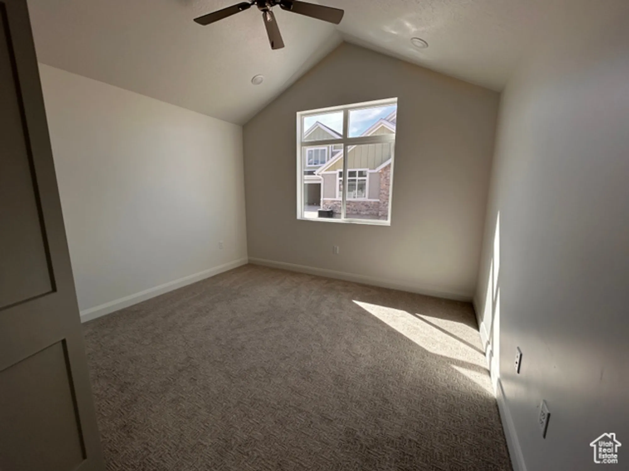 Property Slideshow image 8 of 10 | 9526 s ember glow ct c, South Jordan, UT, 84095