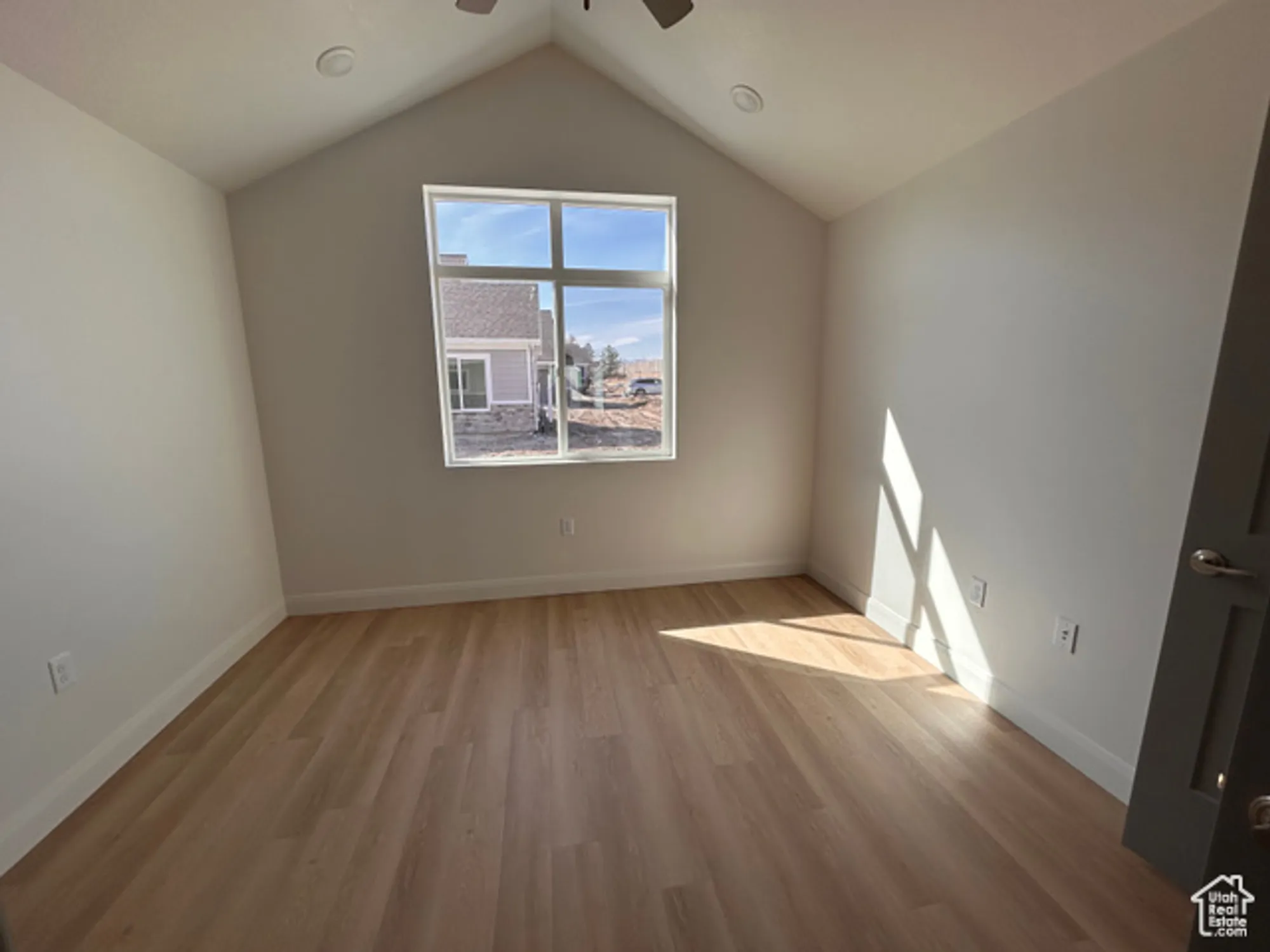 Property Slideshow image 4 of 10 | 9526 s ember glow ct c, South Jordan, UT, 84095