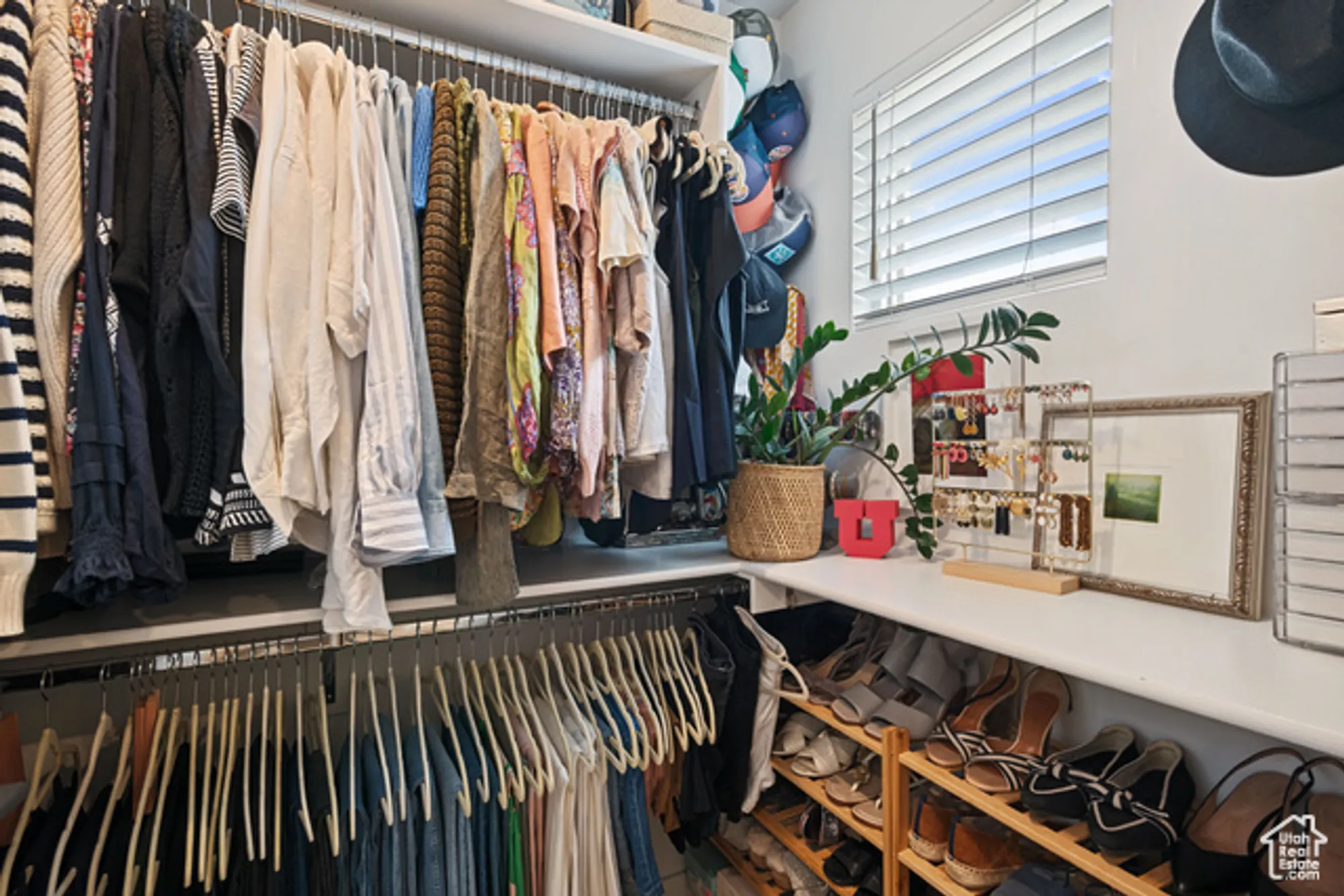 Property Slideshow image 17 of 27 | 11346 s willow walk dr, South Jordan, UT, 84009