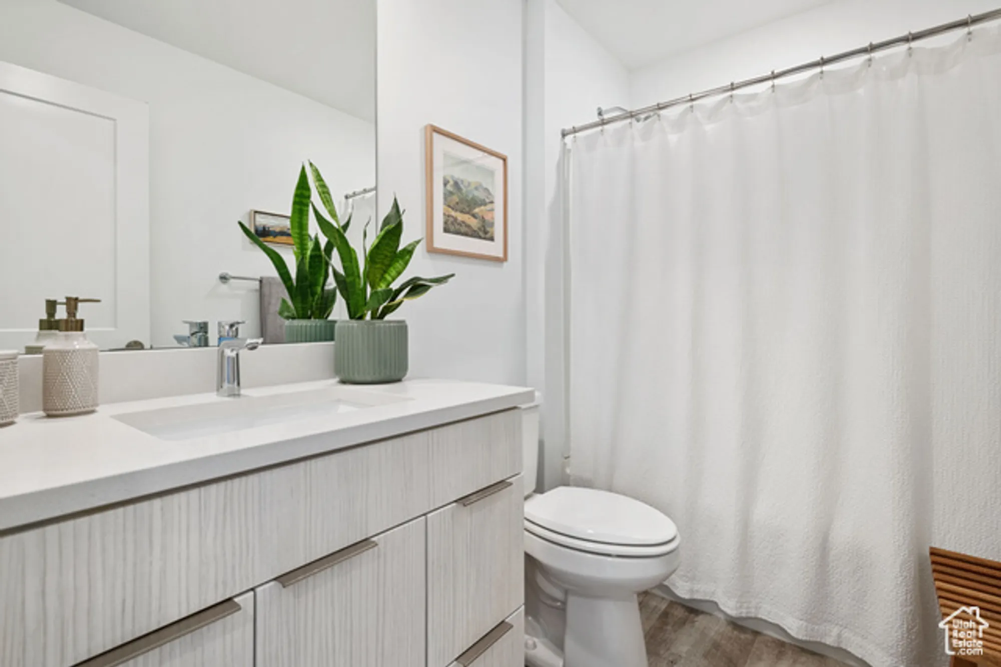 Property Slideshow image 19 of 27 | 11346 s willow walk dr, South Jordan, UT, 84009