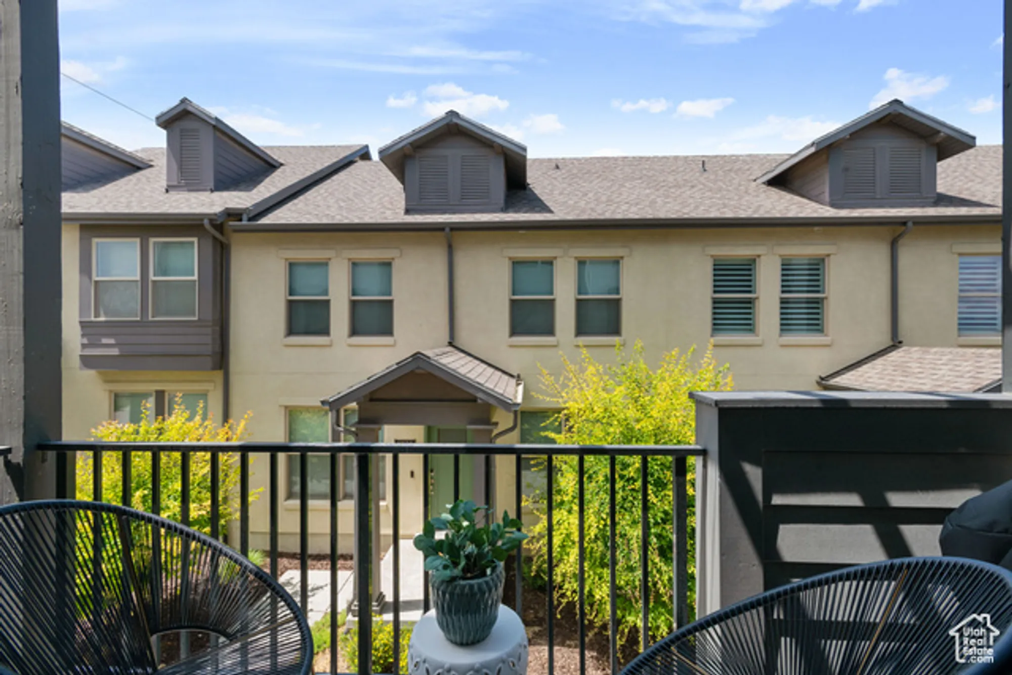 Property Slideshow image 11 of 27 | 11346 s willow walk dr, South Jordan, UT, 84009