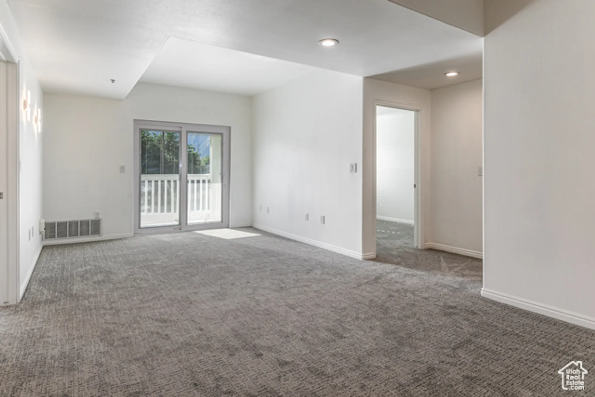 Property Slideshow image 5 of 30 | 11075 s grape arbor pl 206, Sandy, UT, 84070