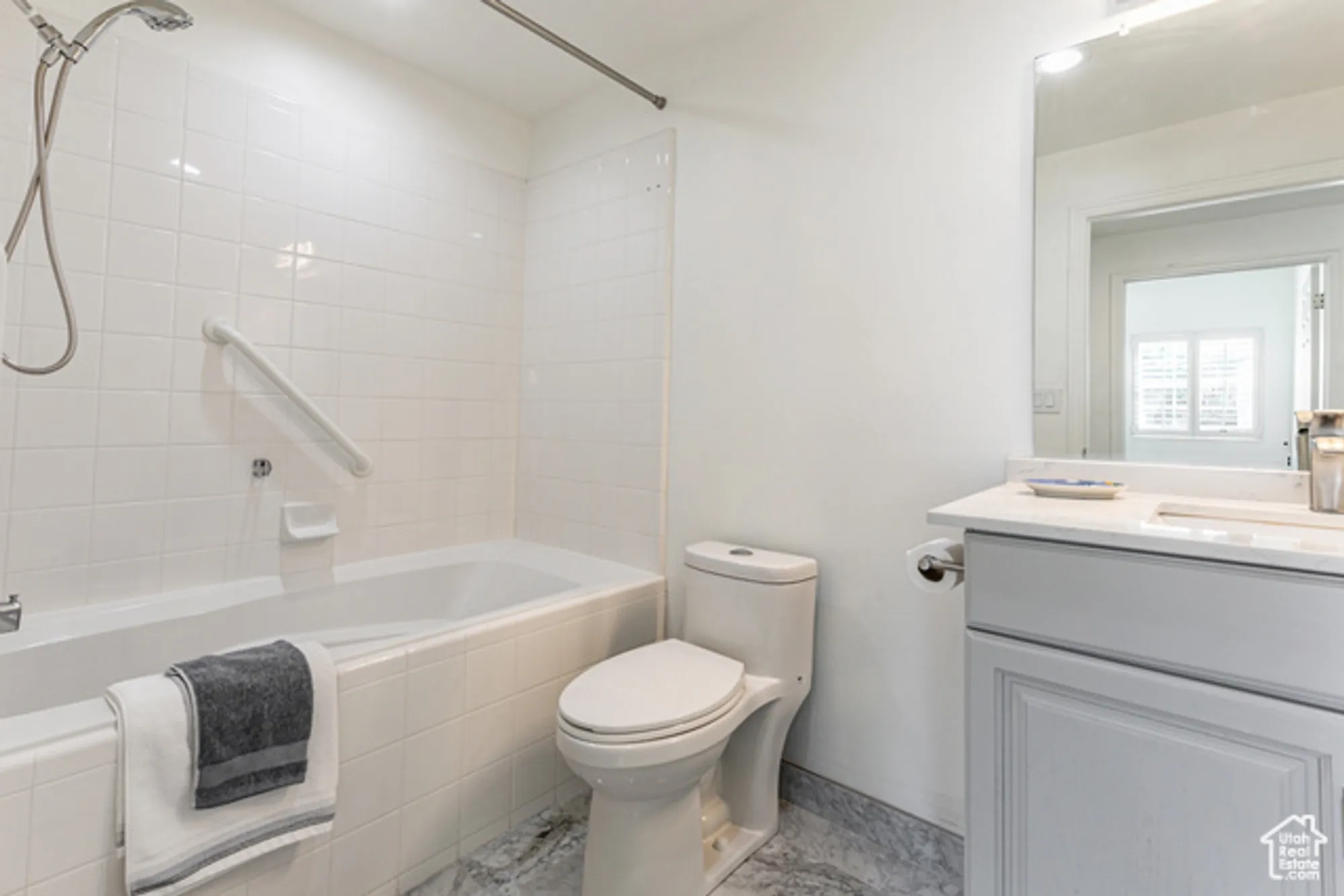 Property Slideshow image 8 of 30 | 11075 s grape arbor pl 206, Sandy, UT, 84070