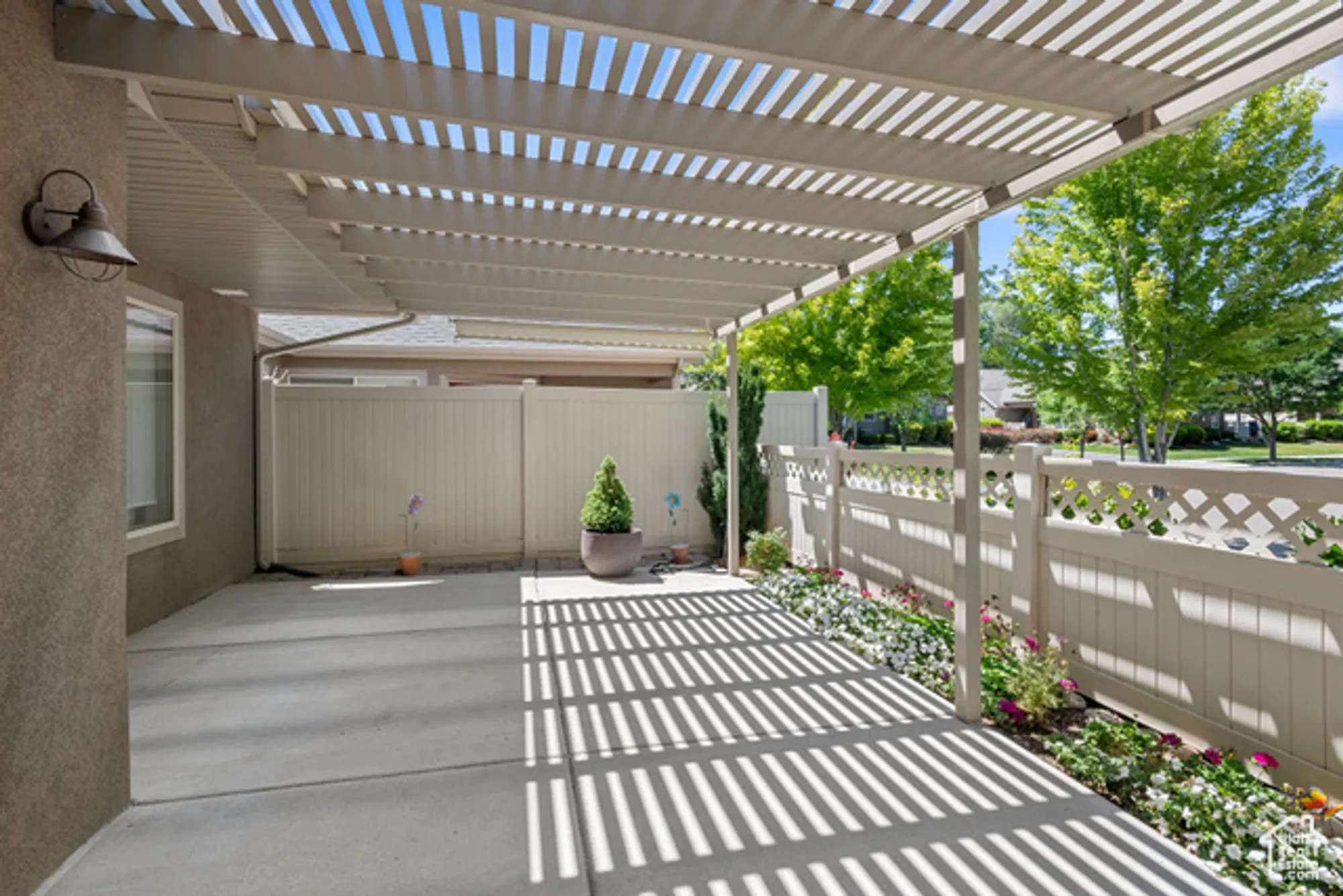 Property Slideshow image 12 of 31 | 2029 w 9270 b, West Jordan, UT, 84088