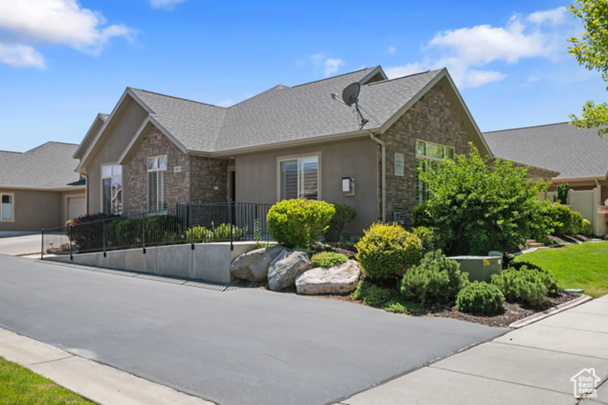 Property Slideshow image 25 of 31 | 2029 w 9270 b, West Jordan, UT, 84088