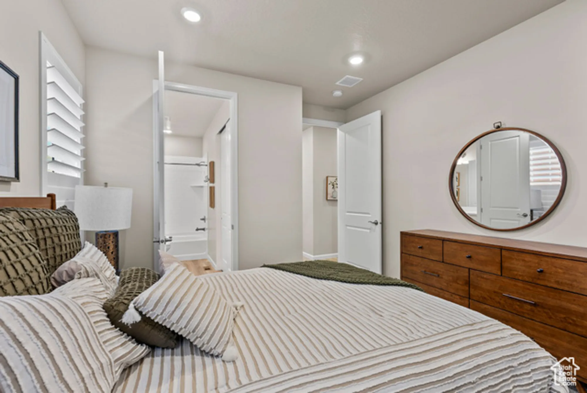 Property Slideshow image 20 of 35 | 6077 w franciscotti dr, South Jordan, UT, 84009