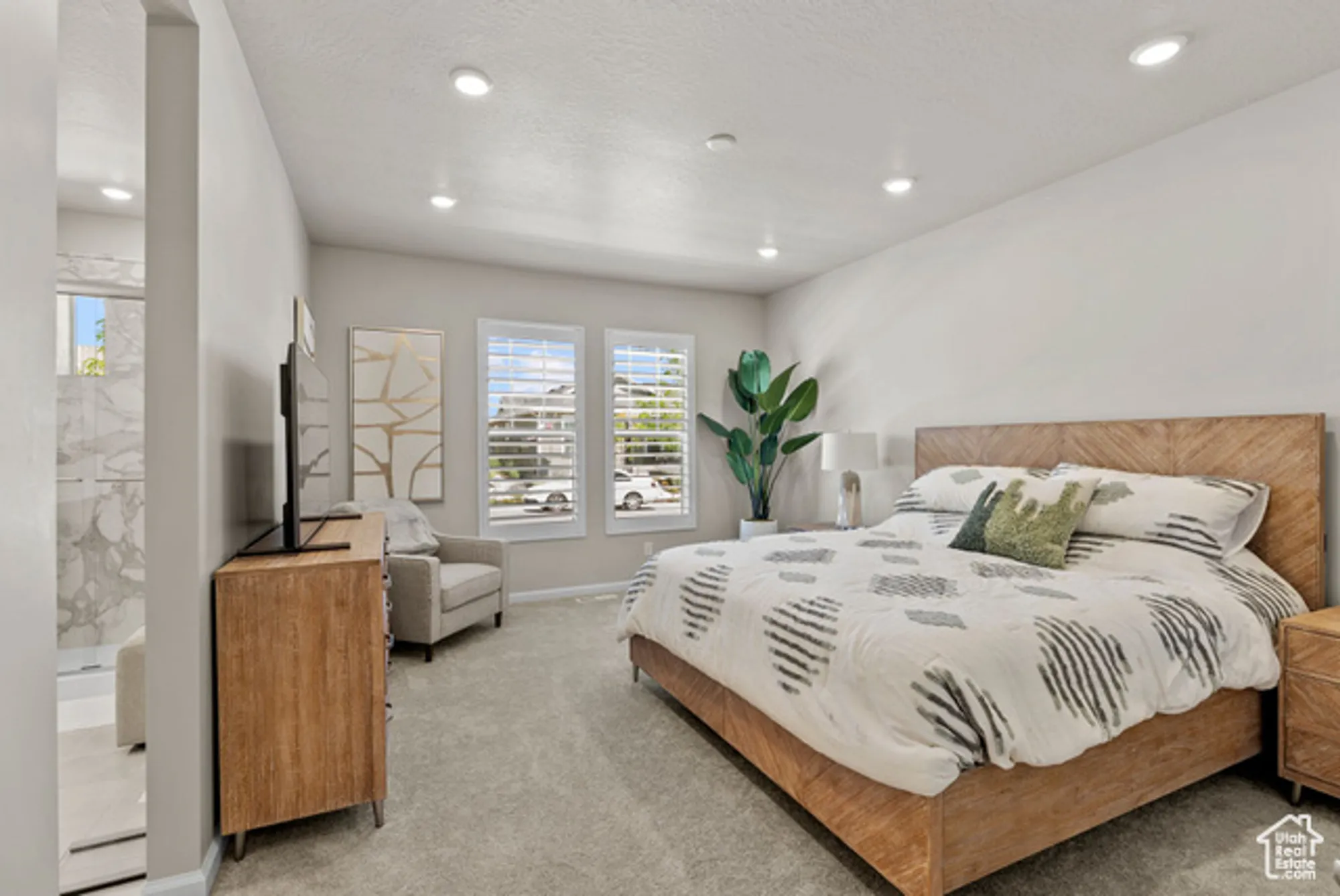 Property Slideshow image 16 of 35 | 6077 w franciscotti dr, South Jordan, UT, 84009