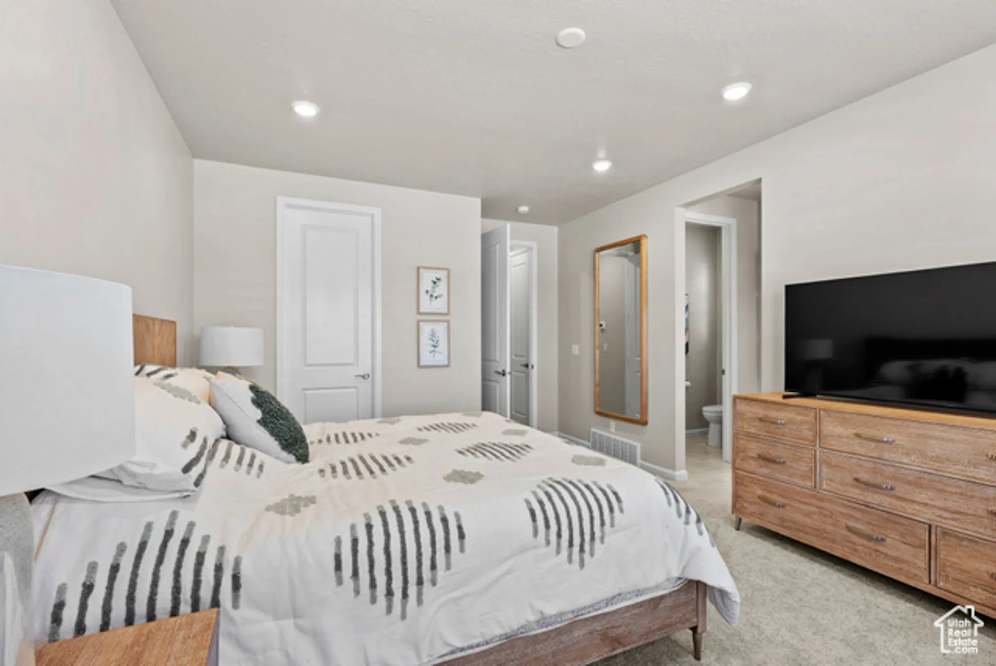 Property Slideshow image 17 of 35 | 6077 w franciscotti dr, South Jordan, UT, 84009