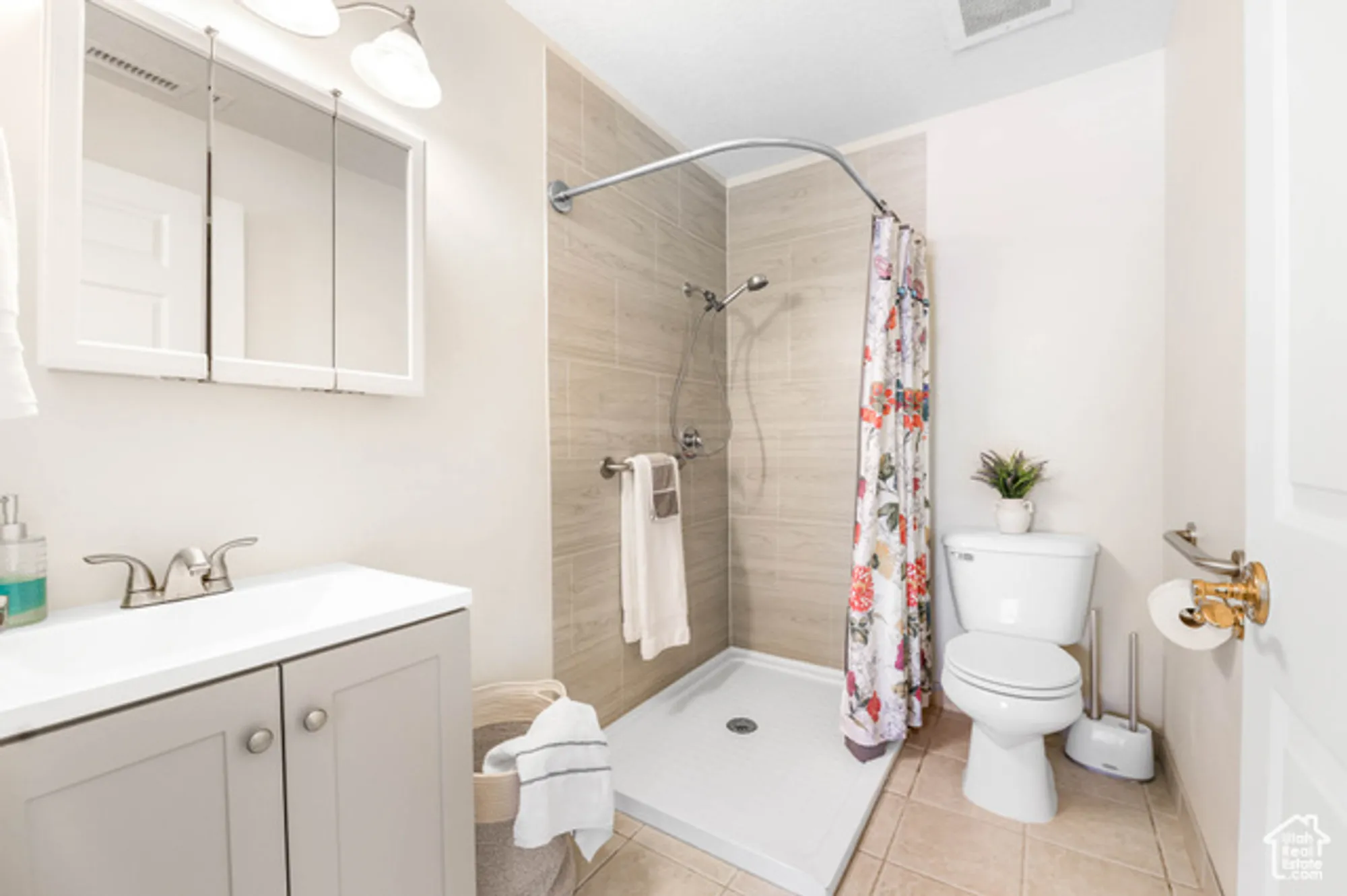 Property Slideshow image 20 of 32 | 11025 s grapevine cv b205, Sandy, UT, 84070